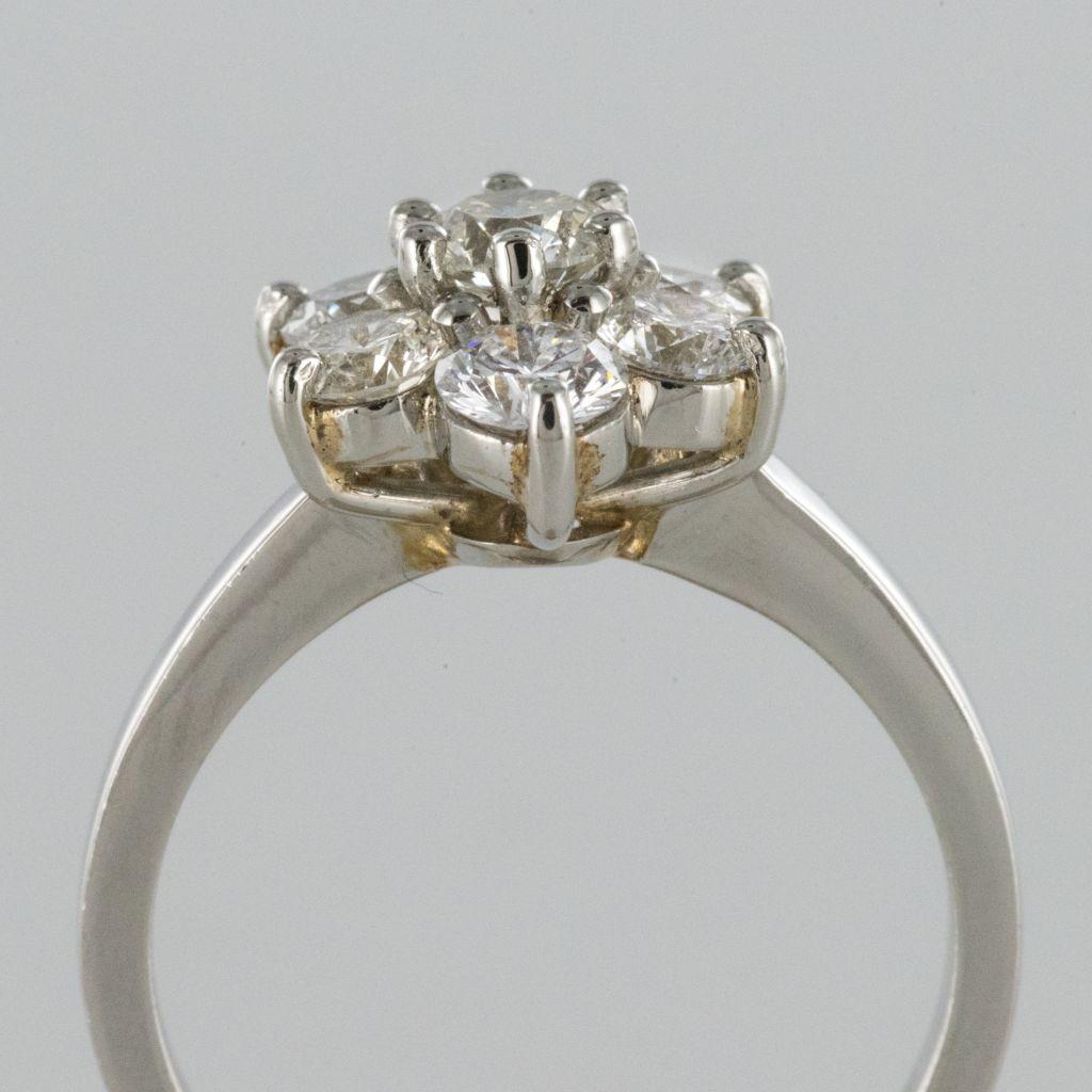 Brilliant Cut French Diamond Platinum Daisy Ring For Sale