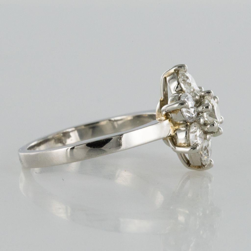 French Diamond Platinum Daisy Ring In New Condition For Sale In Poitiers, FR