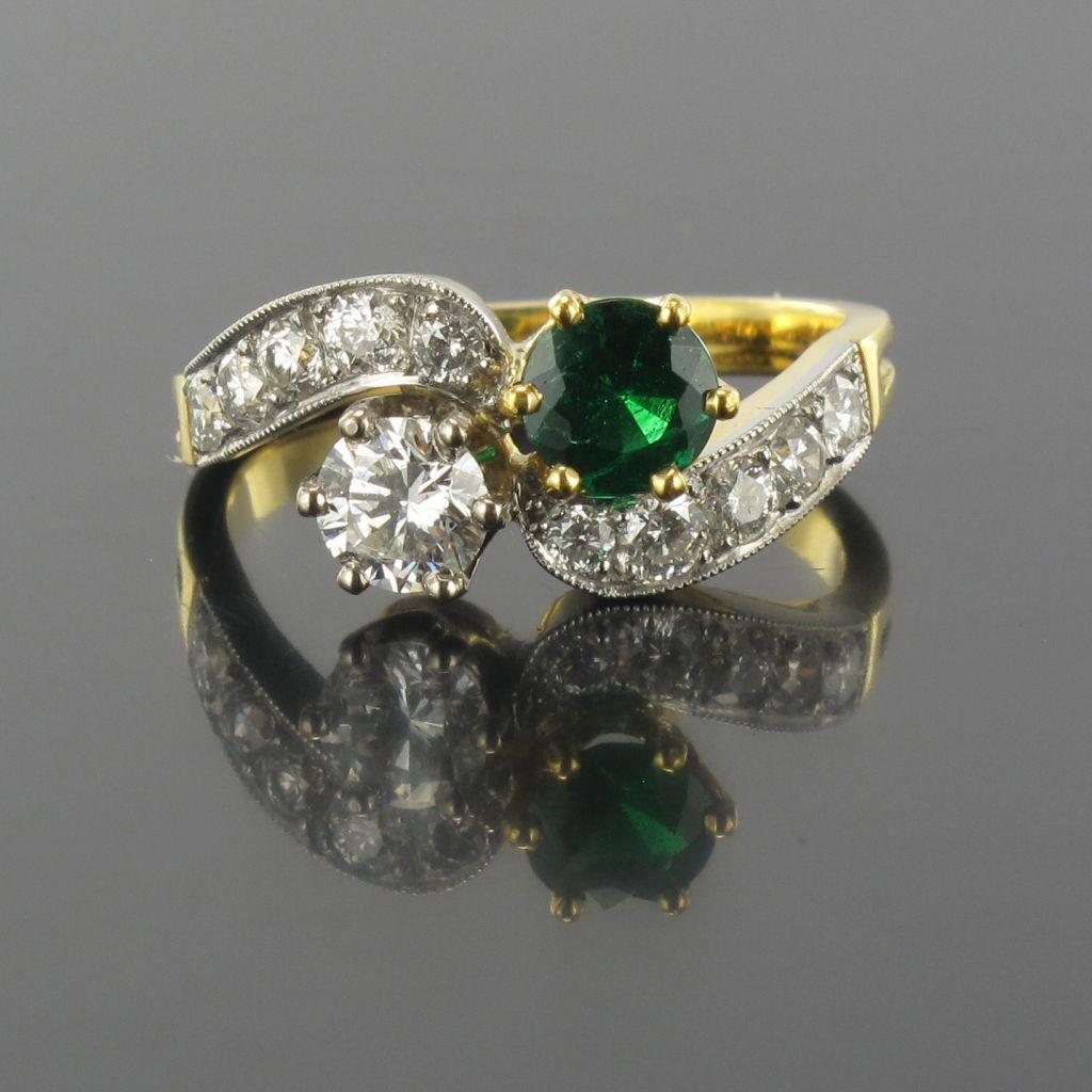 French Emerald Diamond Gold Toi et Moi Engagement Ring In New Condition In Poitiers, FR