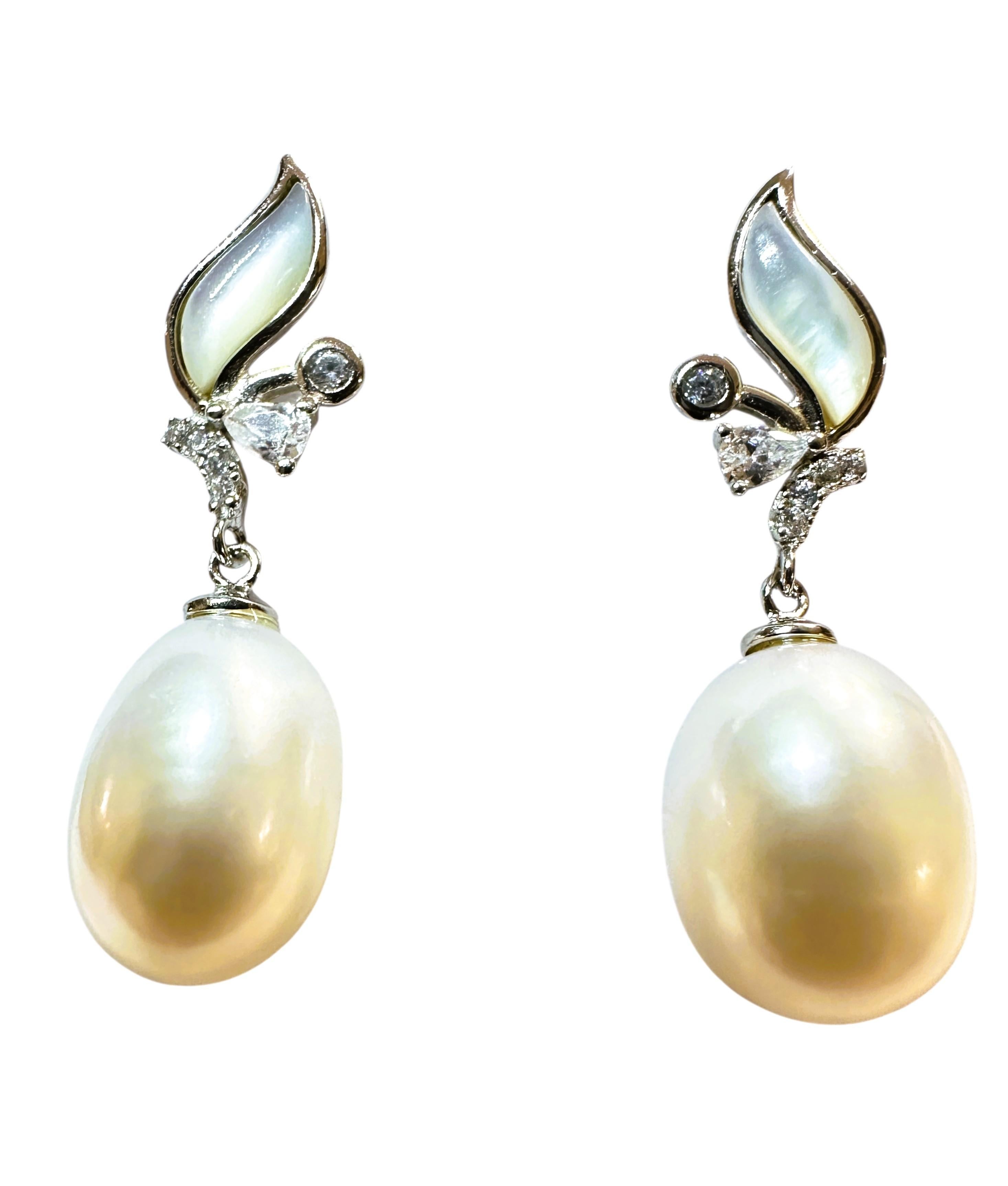 Donna New Freshwater Pearl Mother of Pearl & Diamond Cut Sapphire Sterling Earrings in vendita