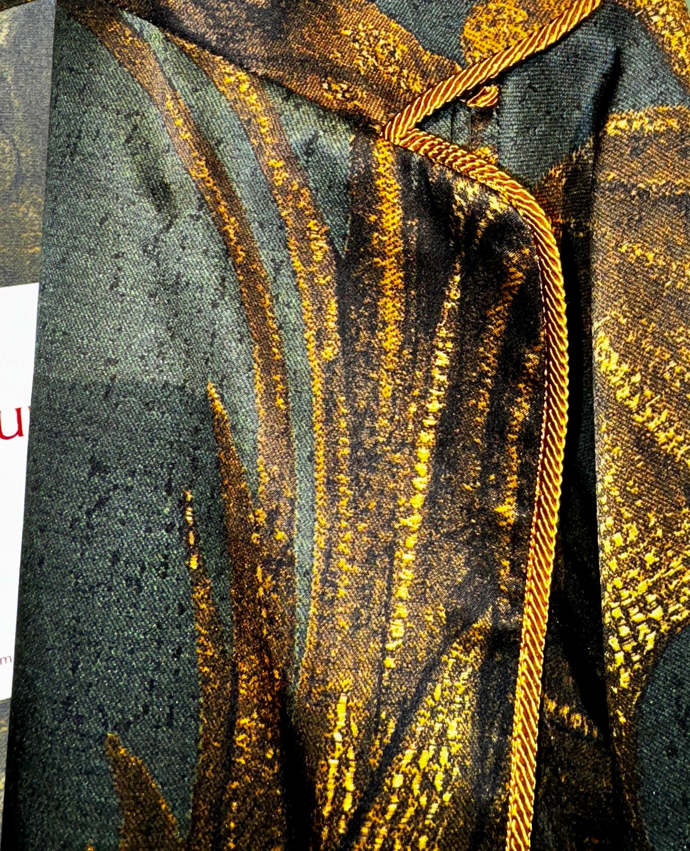 F.R.S for Restless Sleepers FRS - Robe-coat en soie dorée et verte M Pour femmes en vente