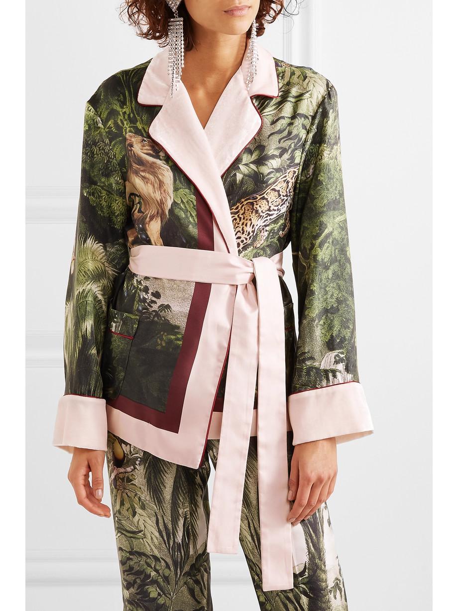 Let F.R.S For Restless Sleepers’ exceptional maximalist approach to pattern infuse your outerwear edit with a healthy dose of luxury by way of this rare jacket.

Magnificently tailored, this amazing piece closes with a decorative sash around the