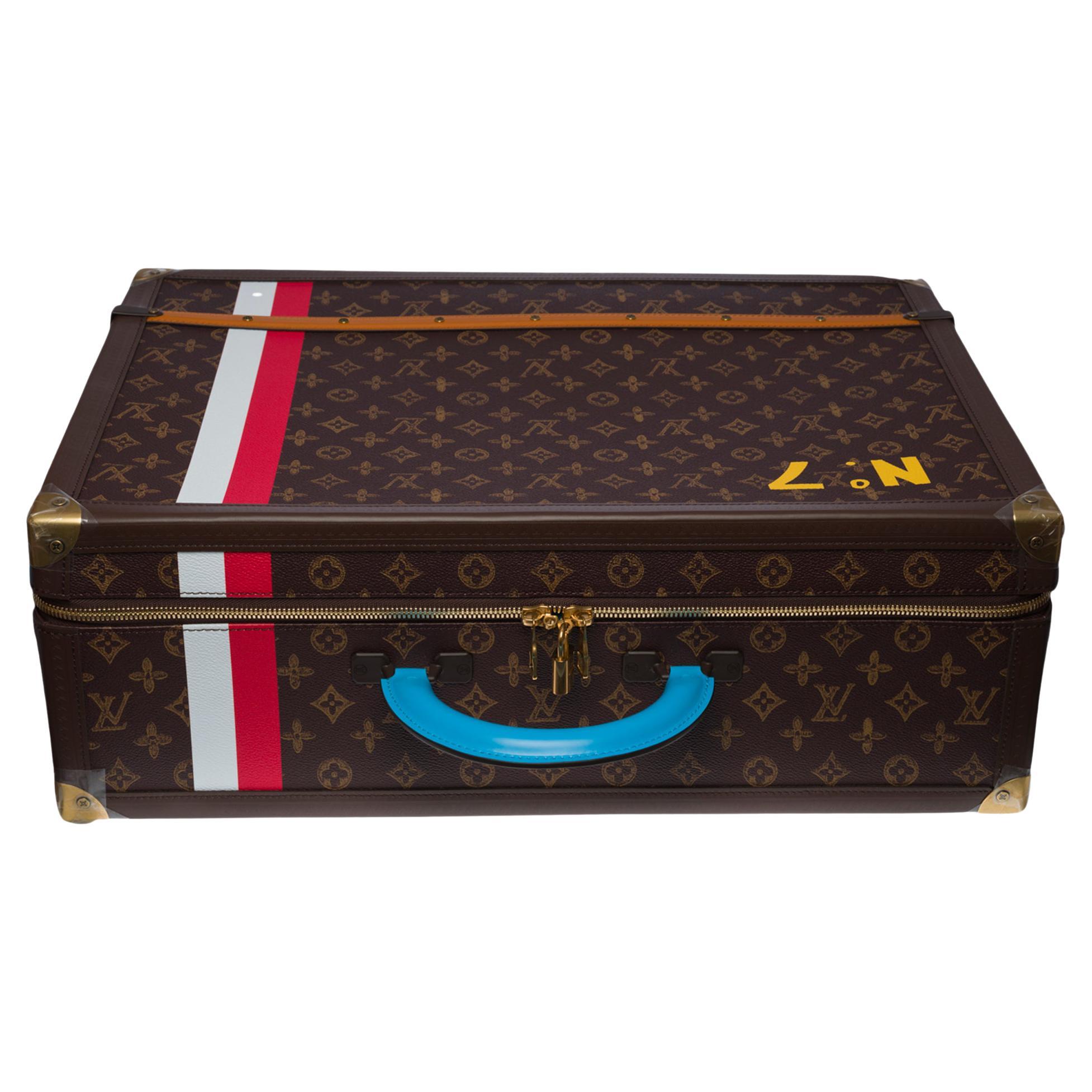 Ultra Rare - Unique Piece- Virgil Abloh Spring-Summer 2022 Collection N° 7 for Louis Vuitton

This Soft Trunk Alzer 55 case offers a contemporary reissue of the iconic eponymous model of Louis Vuitton. Historical details of the House sublimate the