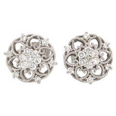 Gabriel & Co, clous d'oreilles en or blanc 14 carats avec fleurs milgrain et diamants 0,32 carat, état neuf