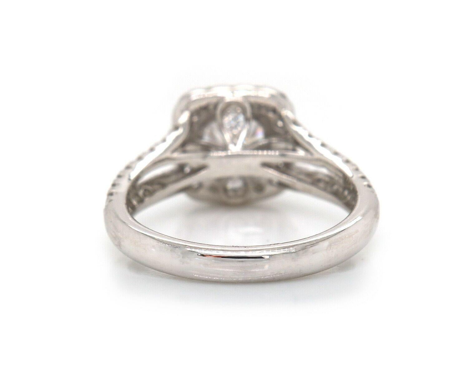 Gabriel & Co., gegründet. Diamant-Halo-Ring mit geteilter Schiene aus 14K Weißgold (Rundschliff) im Angebot