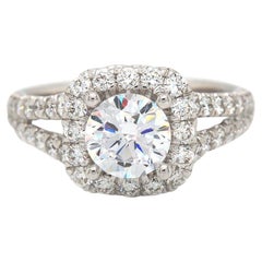 Gabriel & Co., gegründet. Diamant-Halo-Ring mit geteilter Schiene aus 14K Weißgold