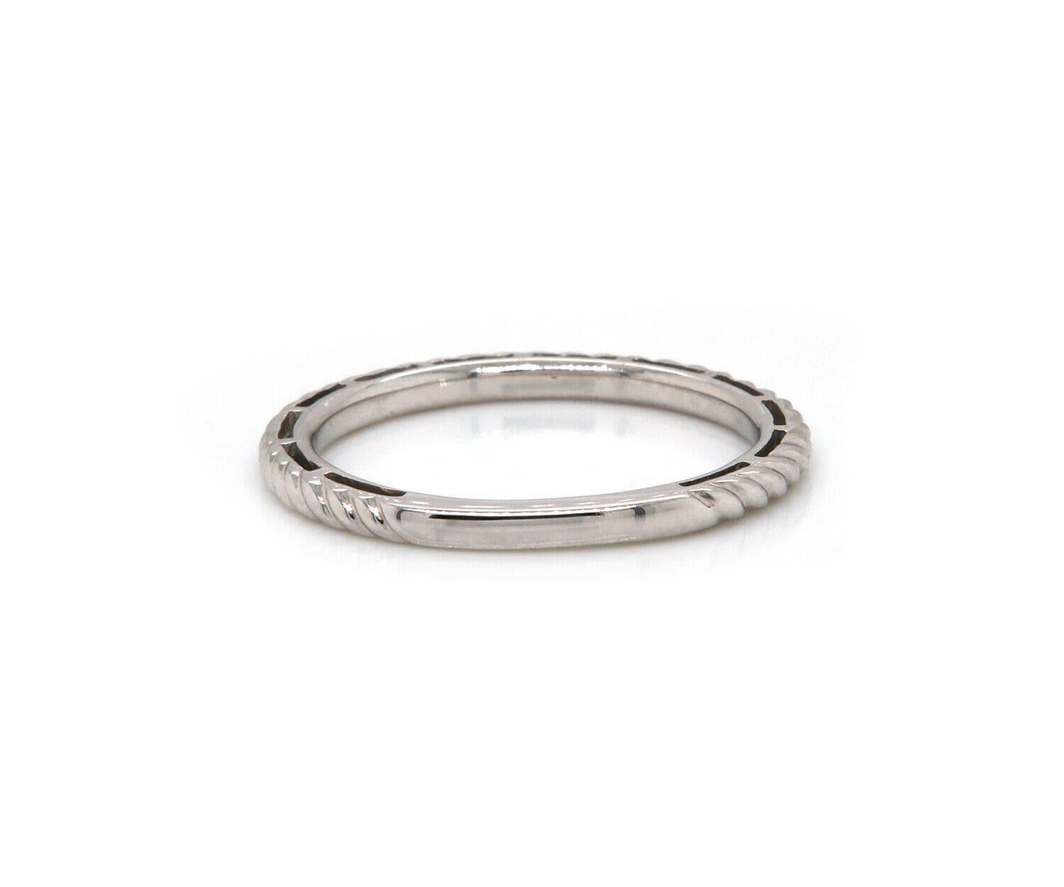 New Gabriel & Co. Twisted Rope Stackable Band Ring in 14K

Gabriel & Co. Twisted Rope Stackable Band Ring
14K White Gold
Band Width: Approx. 2.00 MM
Ring Size: 6.25 (US)
Weight: Approx. 1.80 Grams
Stamped: Gabriel & Co., 14K,