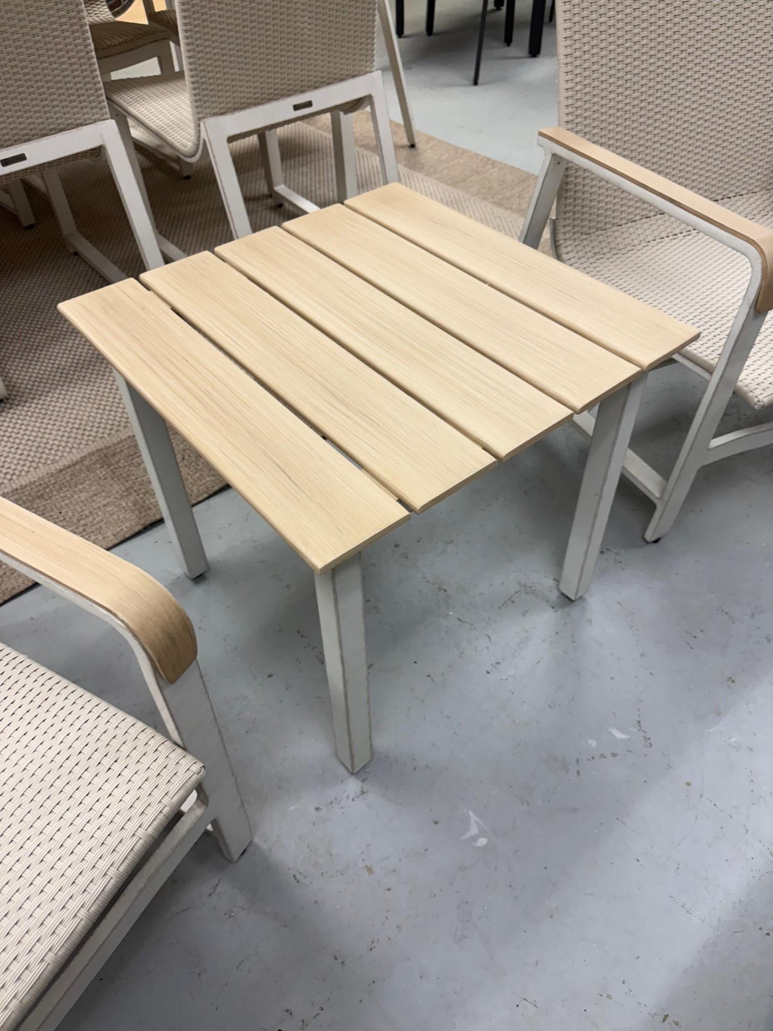 Nuevo Conjunto de exterior Gensun Casual Ventura de 5 piezas de aluminio fundido y mimbre en Excelente estado para la venta en Stamford, CT