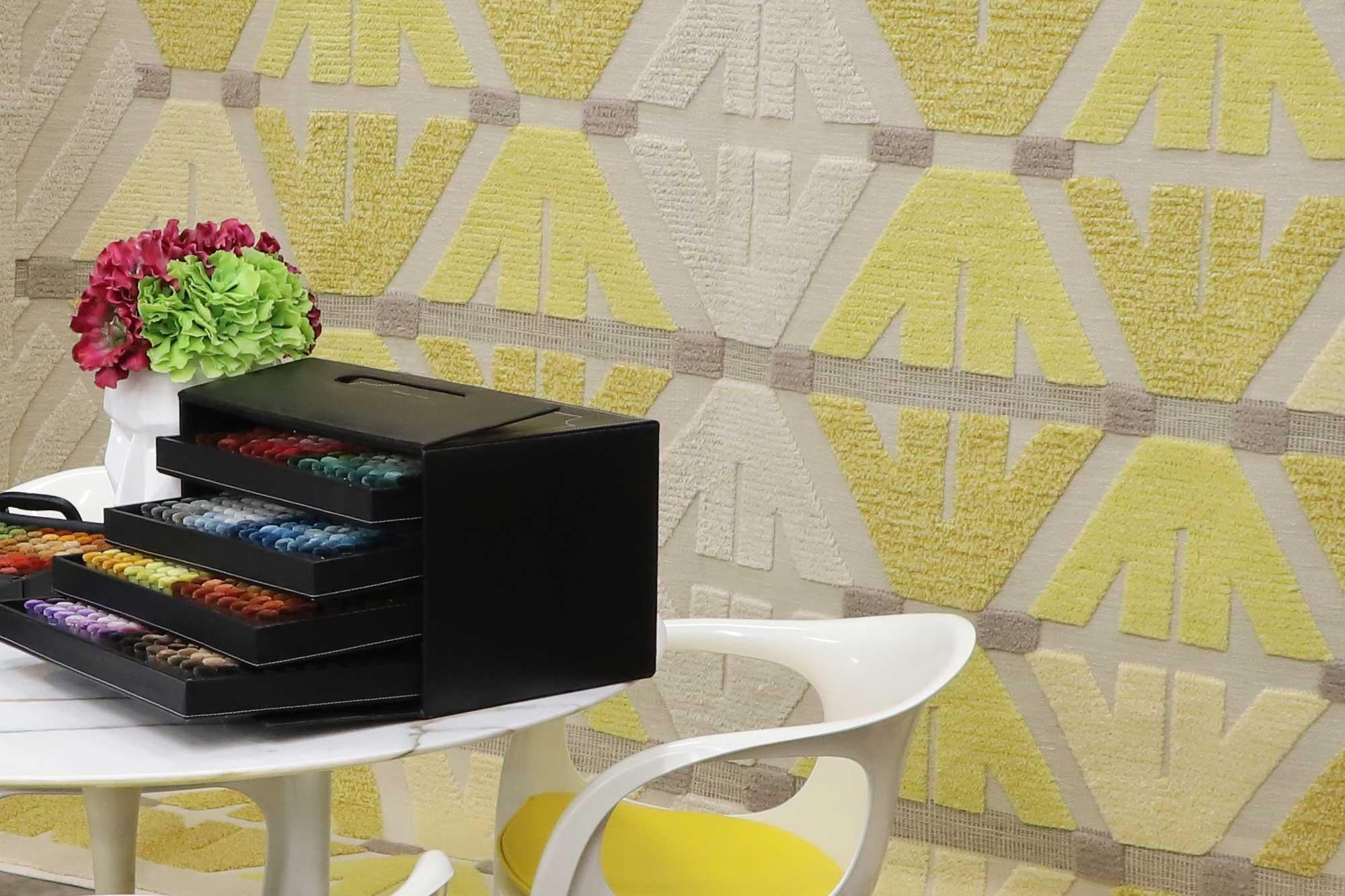 Nouveau tapis géométrique à bascule avec éléments de design en relief conceptuels en vente 5