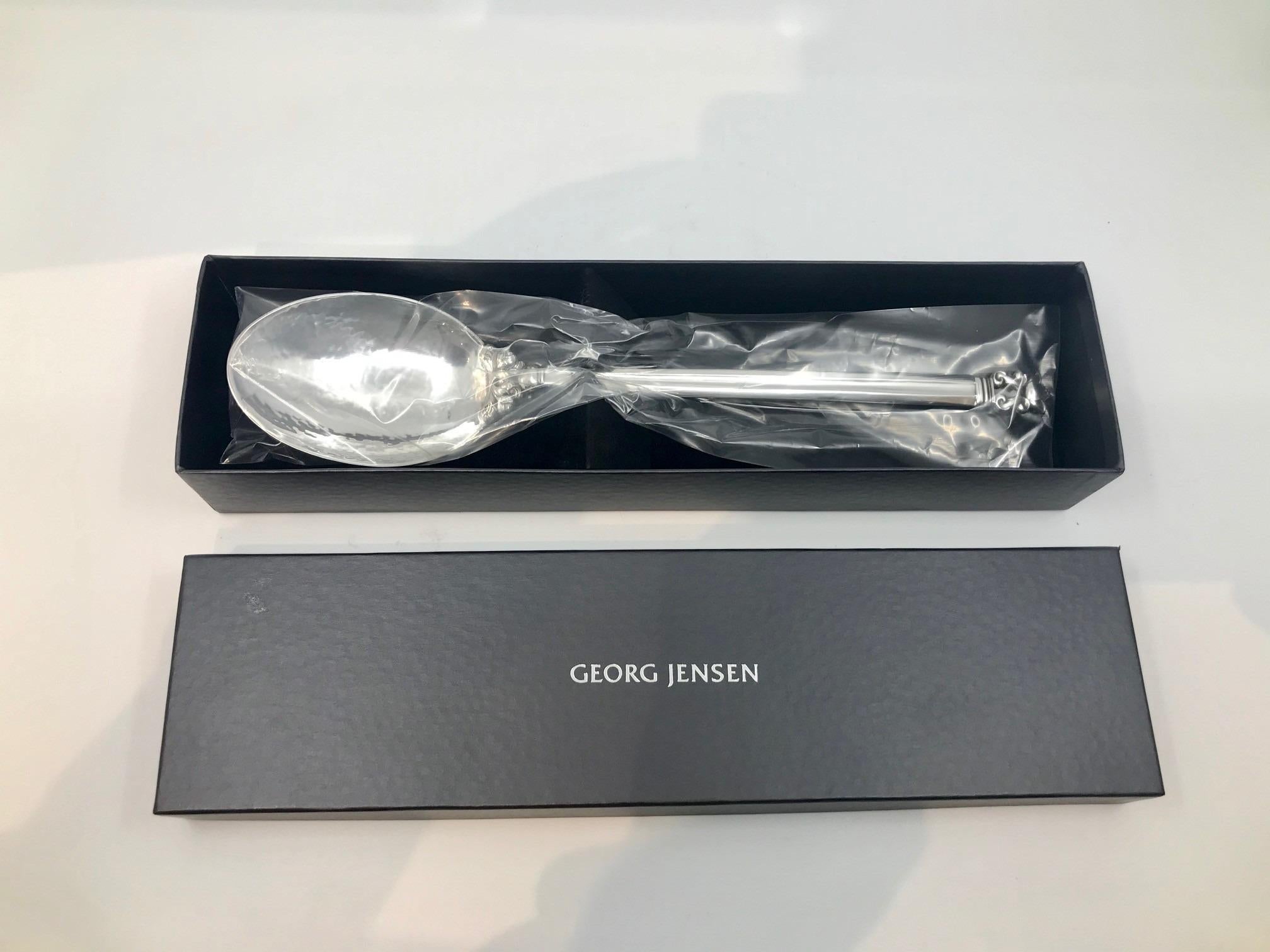 Georg Jensen sterling silver stuffing spoon in the Acorn Pattern, flatware design #62 by Johan Rohde from 1915. Comes in original Georg Jensen fitted box.

Additional information:
Item number:306233
Material: Sterling silver  & stainless