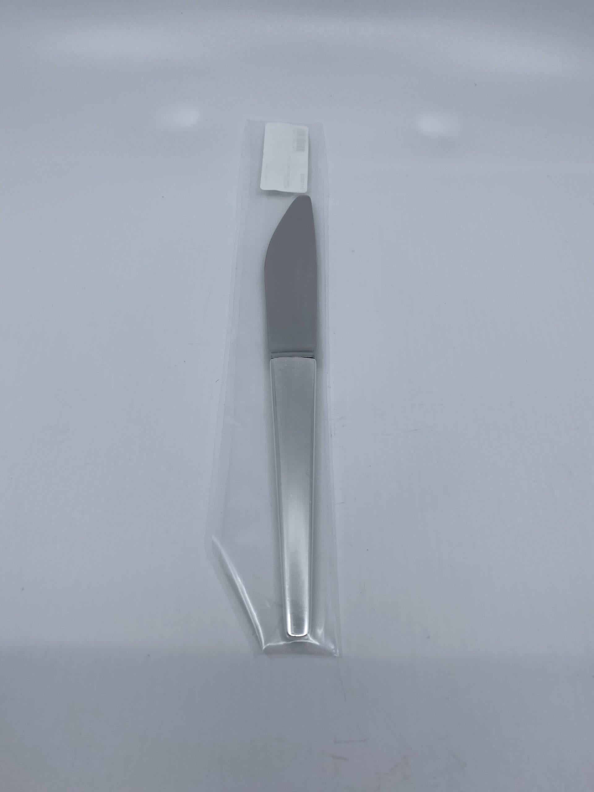 Georg Jensen dinner knife with sterling silver handle and stainless steel blade, item 013 in the Caravel pattern, design #111 by Henning Koppel from 1957. Still a very modern design, sleek and completely without decoration.

Additional