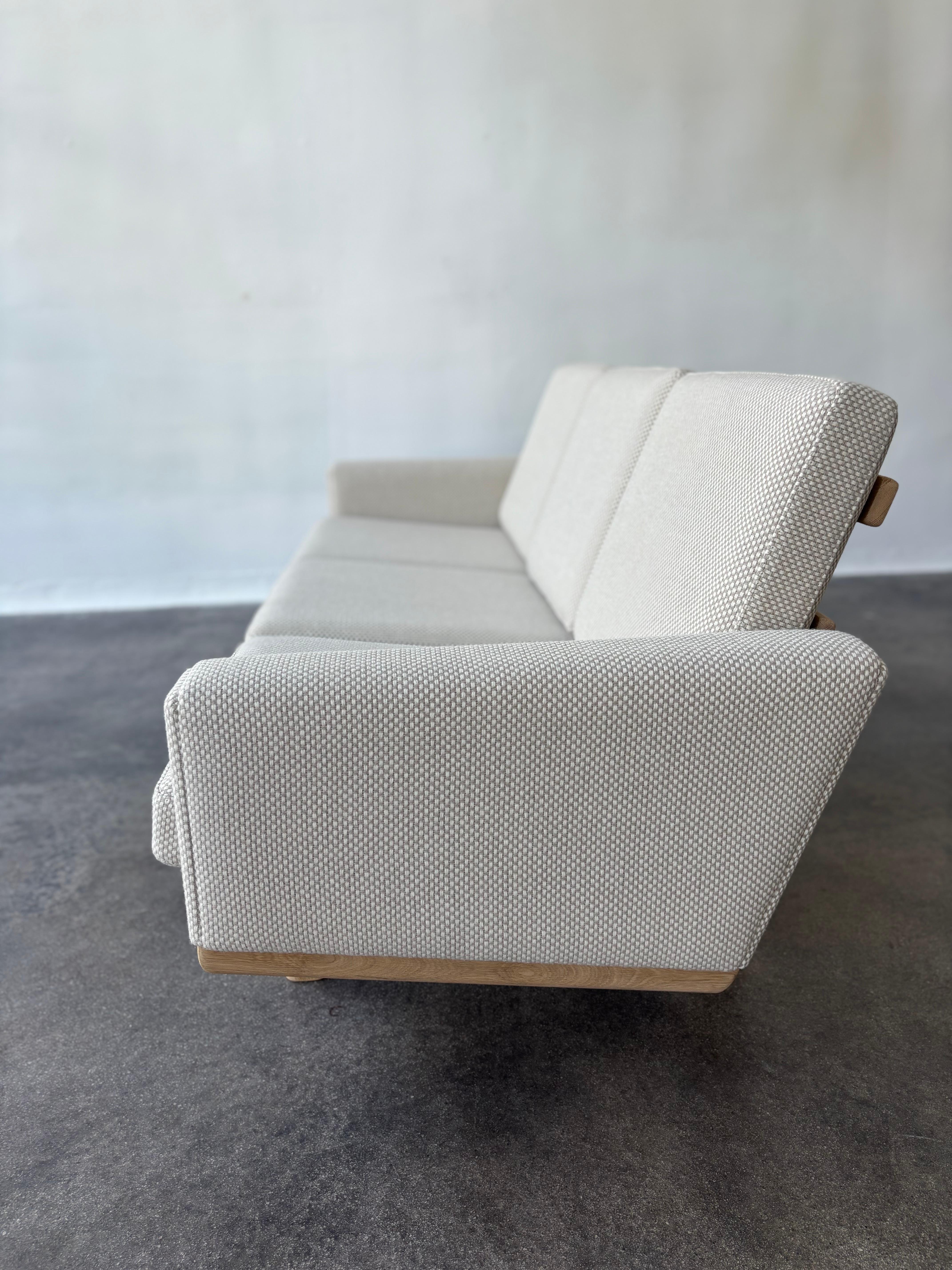 New Getama GE236 Sofa 3-Seater, Original Hans Wegner produced in 2023 For Sale 2