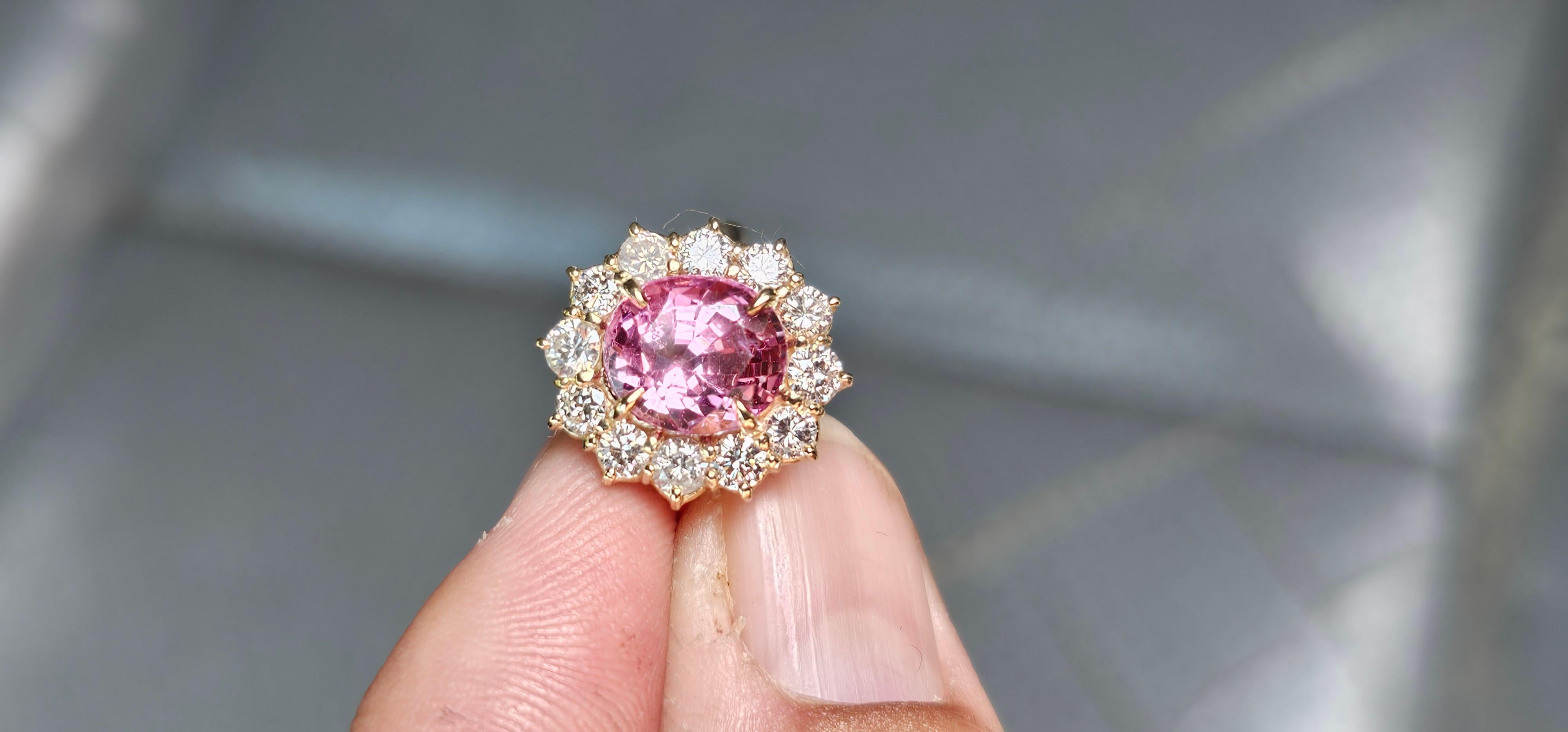 Bague en or jaune 14 carats avec spinelle rose vif naturelle non traitée, certifiée GIA, de 3,67 carats en vente 3