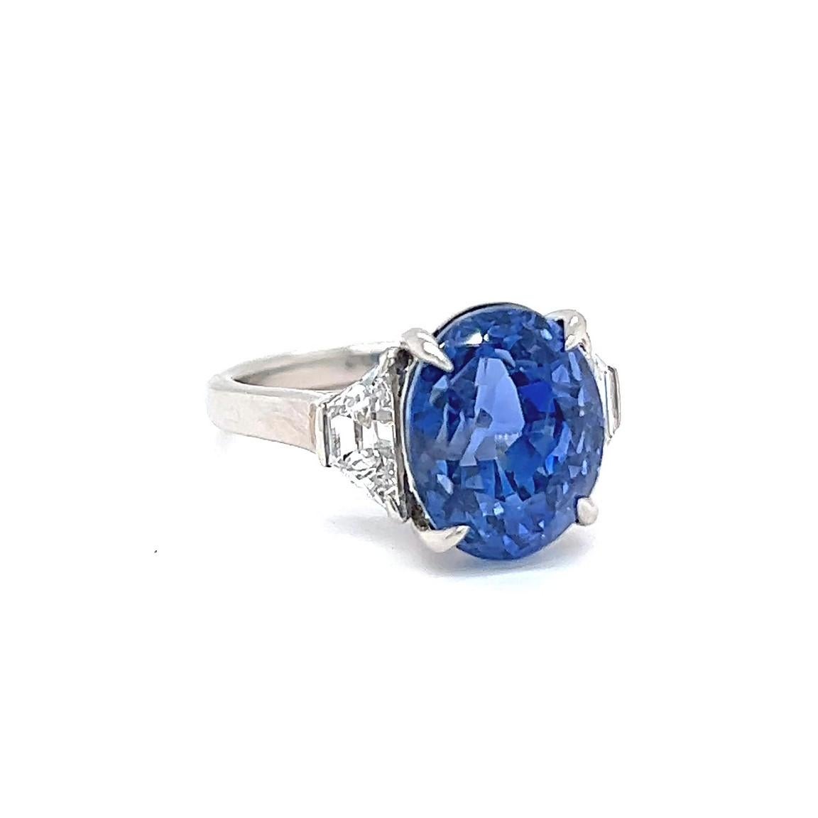 GIA 9.66 Carats Oval Cut No Heat Ceylon Sapphire Diamond Platinum Ring In New Condition In Beverly Hills, CA