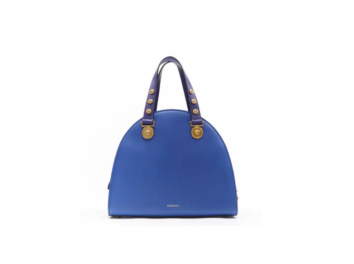 VERSACE 


GIANNI VERSACE TRIBUTE BLUE LEATHER MEDALLION BAG

Versace is one of the most renowned Italian fashion labels. 

Its first boutique was opened in Milan in 1978 and the name Versace quickly became a synonym for luxury and refined taste.

