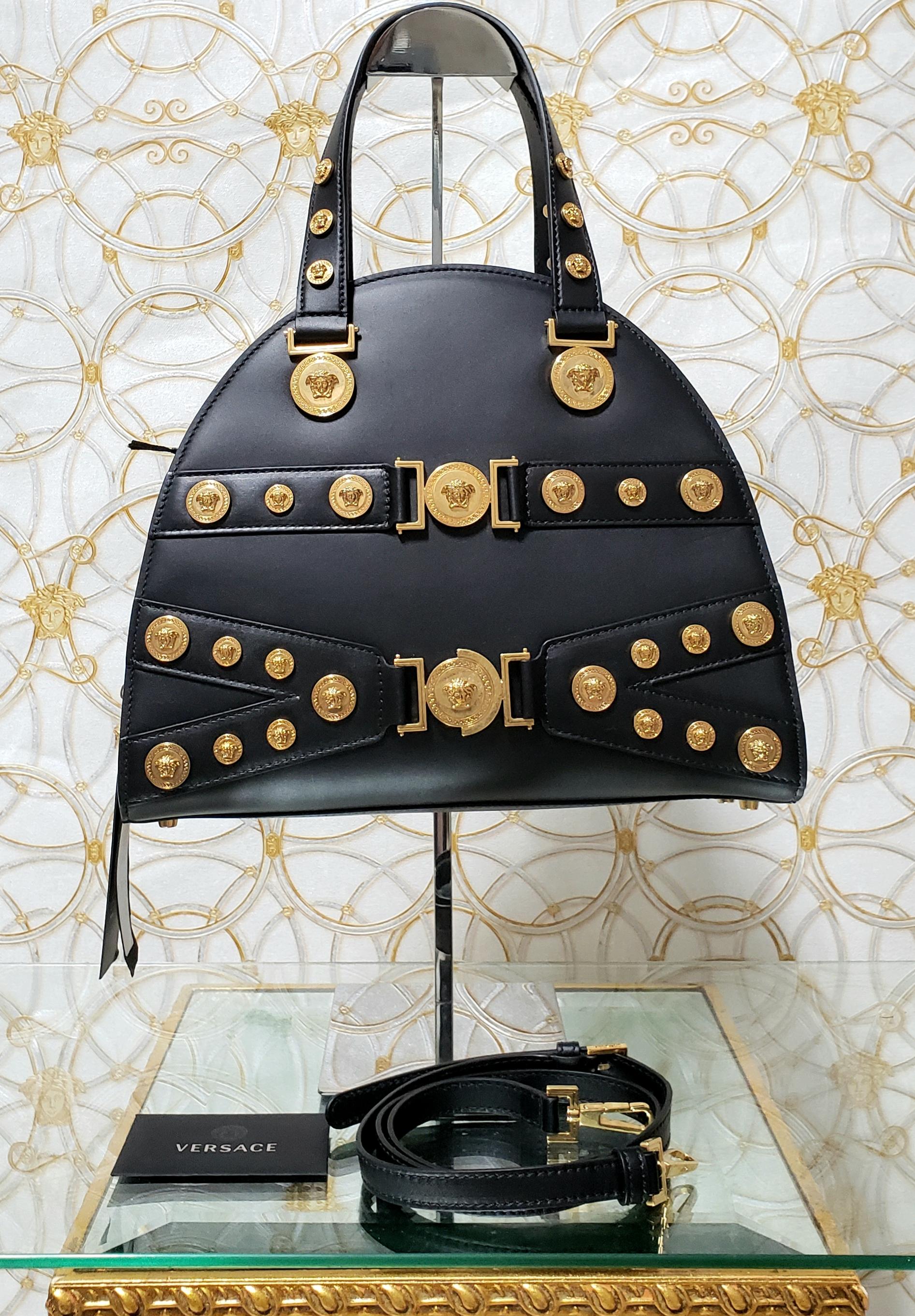 New GIANNI VERSACE TRIBUTE LARGE BLACK LEATHER MEDALLION HANDBAG In New Condition In Montgomery, TX