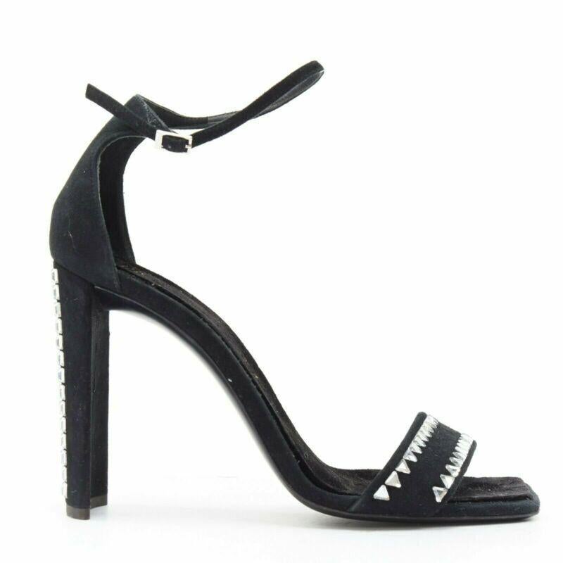 new GIUSEPPE ZANOTTI 2017 black geometric crystal embellished sandal EU39
Reference: TGAS/A03185
Brand: Giuseppe Zanotti
Model: Giuseppe Zanotti Ellis
Collection: Fall Winter 2017
Material: Leather
Color: Black
Pattern: Other
Closure: Ankle