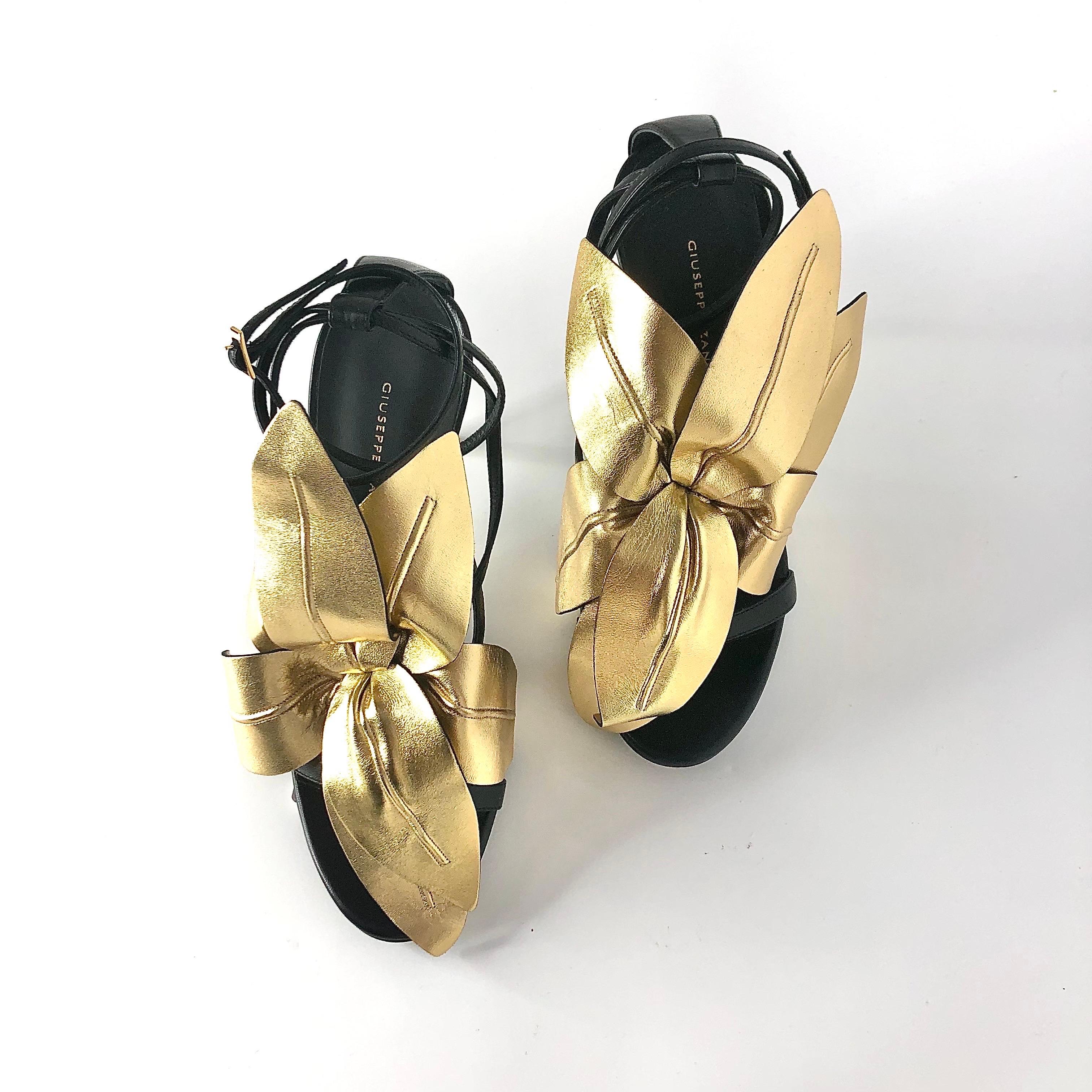 NEW Giuseppe Zanotti Lilium Blumenapplikation Riemchen High Heel Sandalen 38.5 (Beige) im Angebot