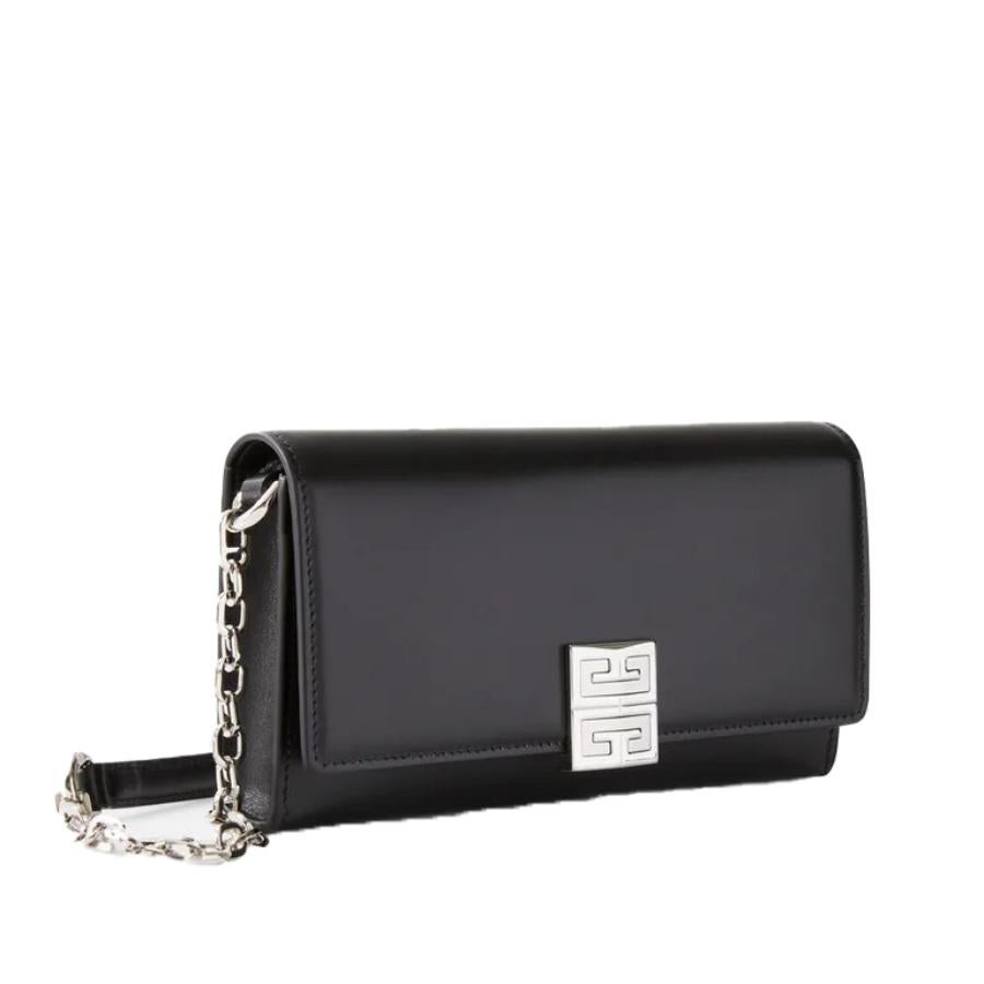 New Givenchy Black 4G Leather Wallet on Chain Crossbody Bag

Authenticity Guaranteed

DETAILS
Brand: Givenchy
Condition: Brand new
Gender: Women
Category: Crossbody bag
Color: Black
Material: Leather
Front 4G plaque
Silver-tone hardware
Removable