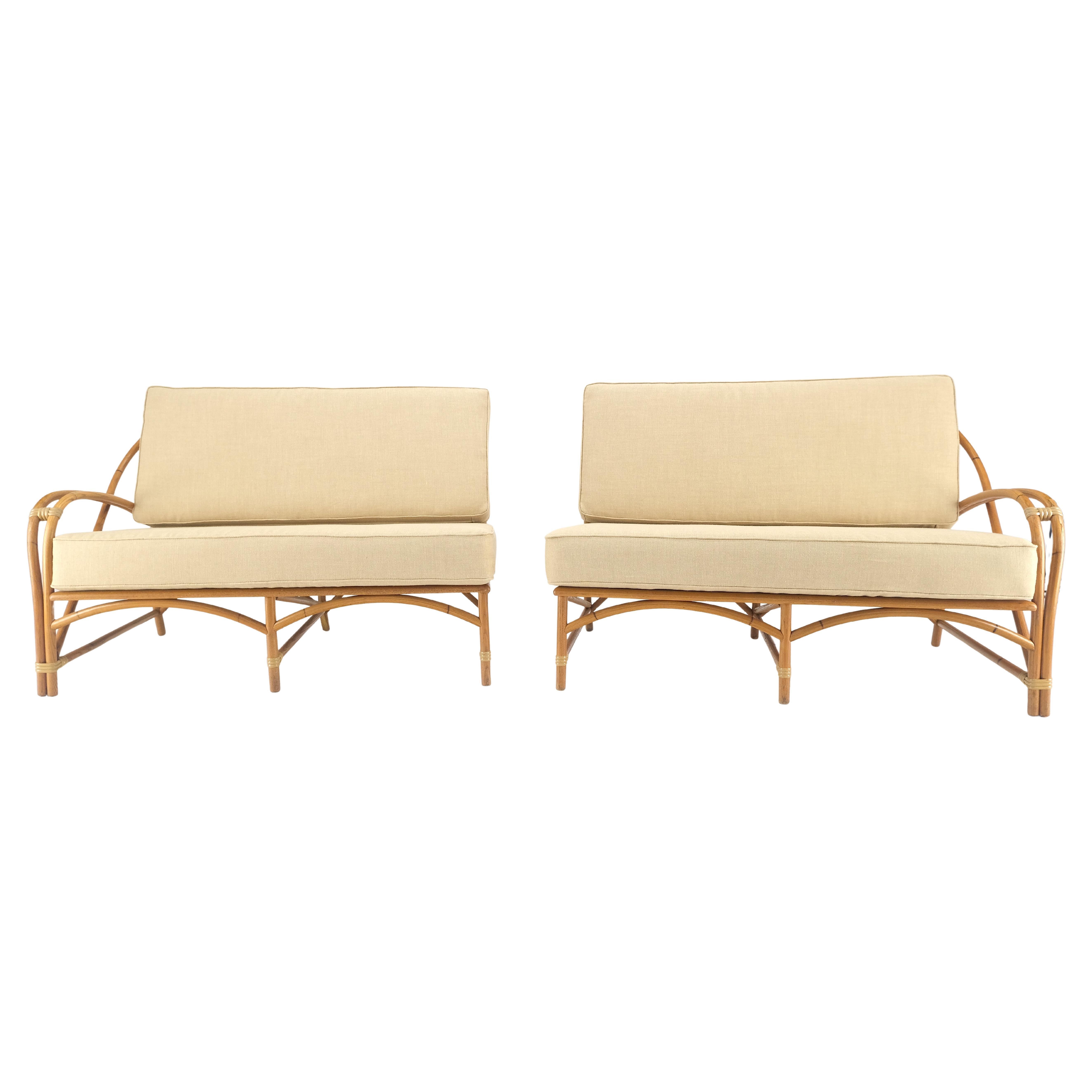 New Gold Leinen Polsterung Bambus 2 Teil Sektional Sofa c1970s MINT! (amerikanisch) im Angebot