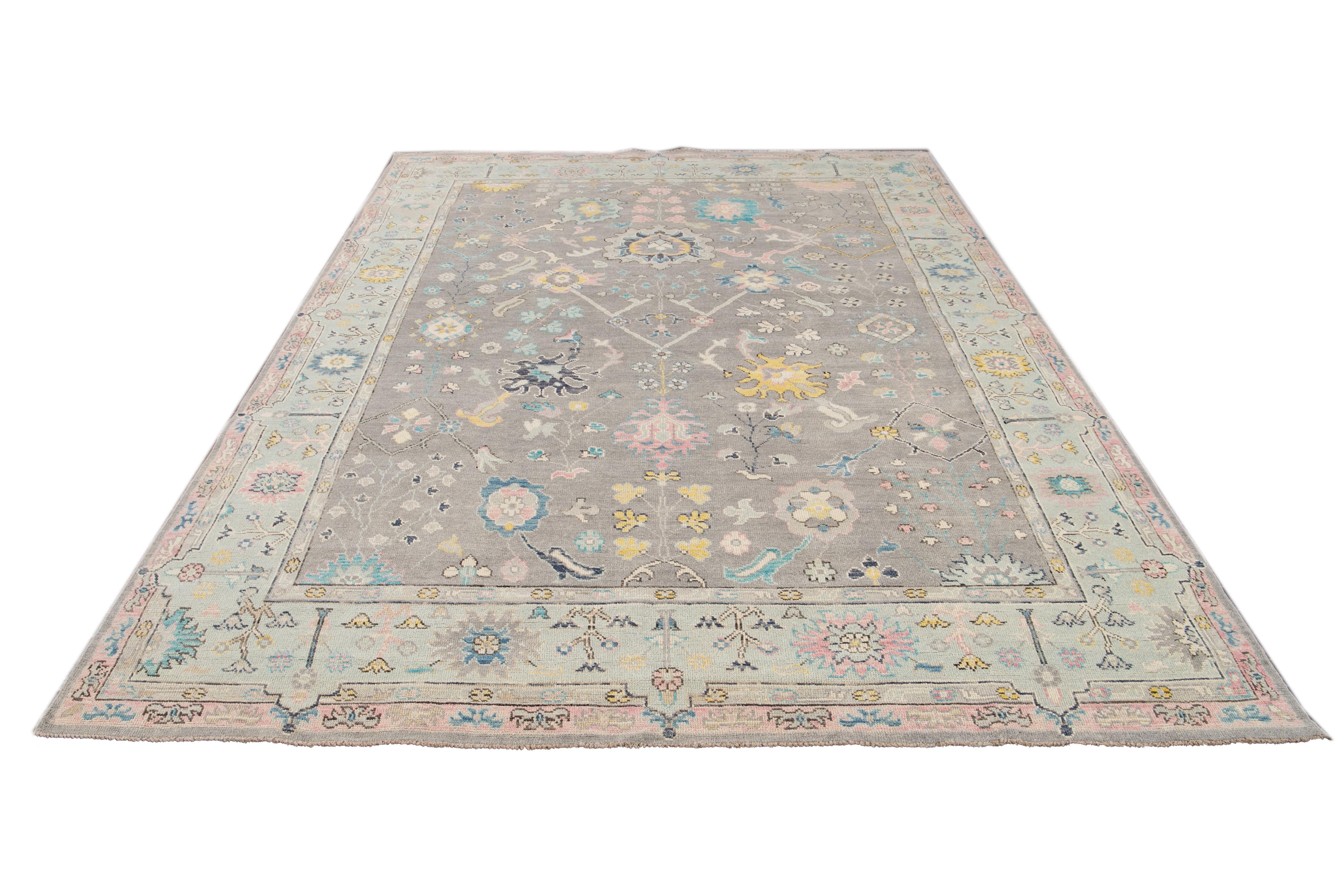 Noué à la main Tapis en laine gris moderne de style Oushak, Neuf en vente