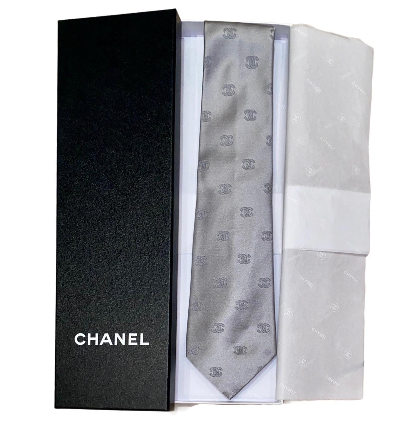 Men's NEW Grey Chanel CC Logo Print Jacquard Silk Tie