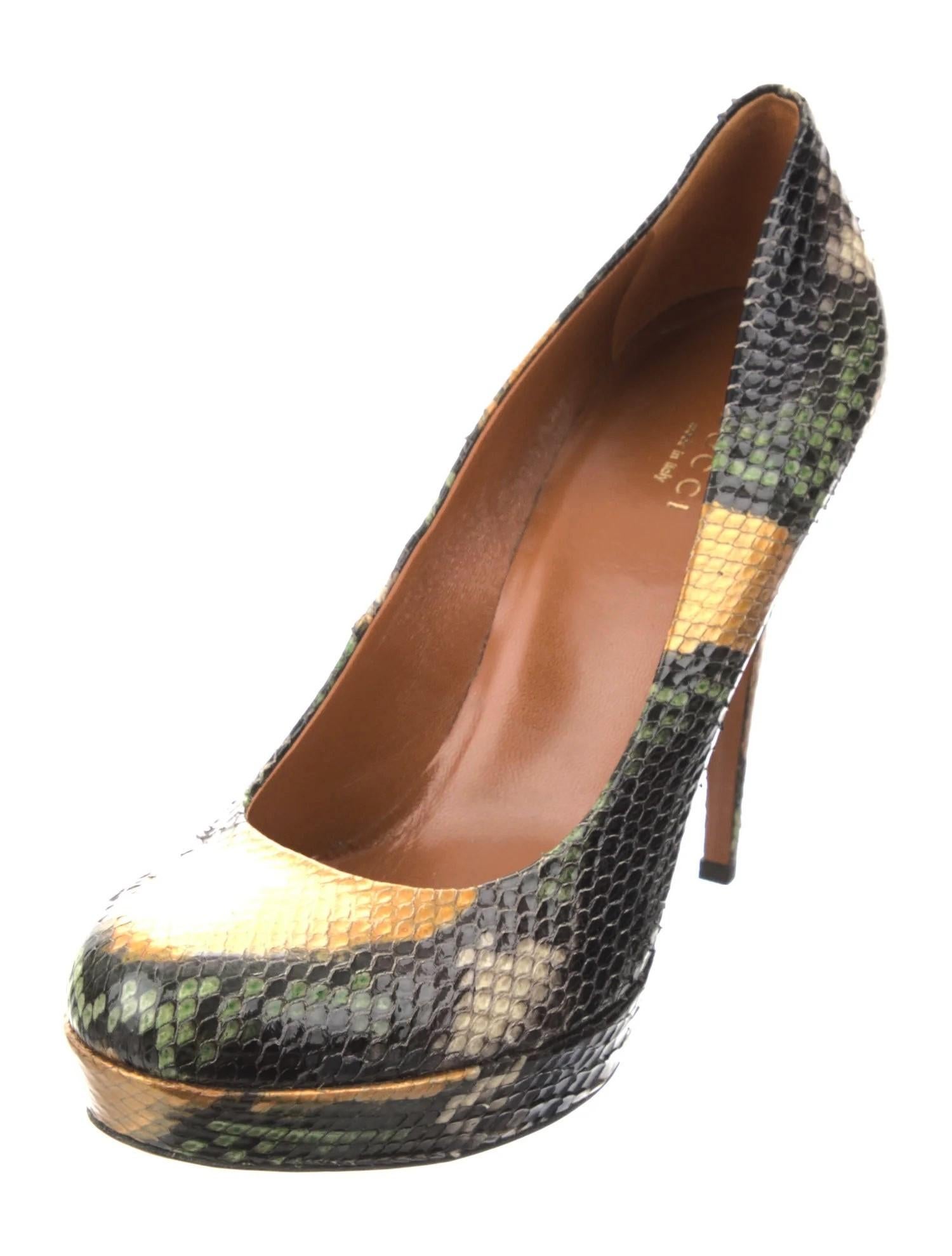 New Gucci 2012 Python Skakeskin Pump Heels Sz 38.5   $2425 In New Condition In Leesburg, VA