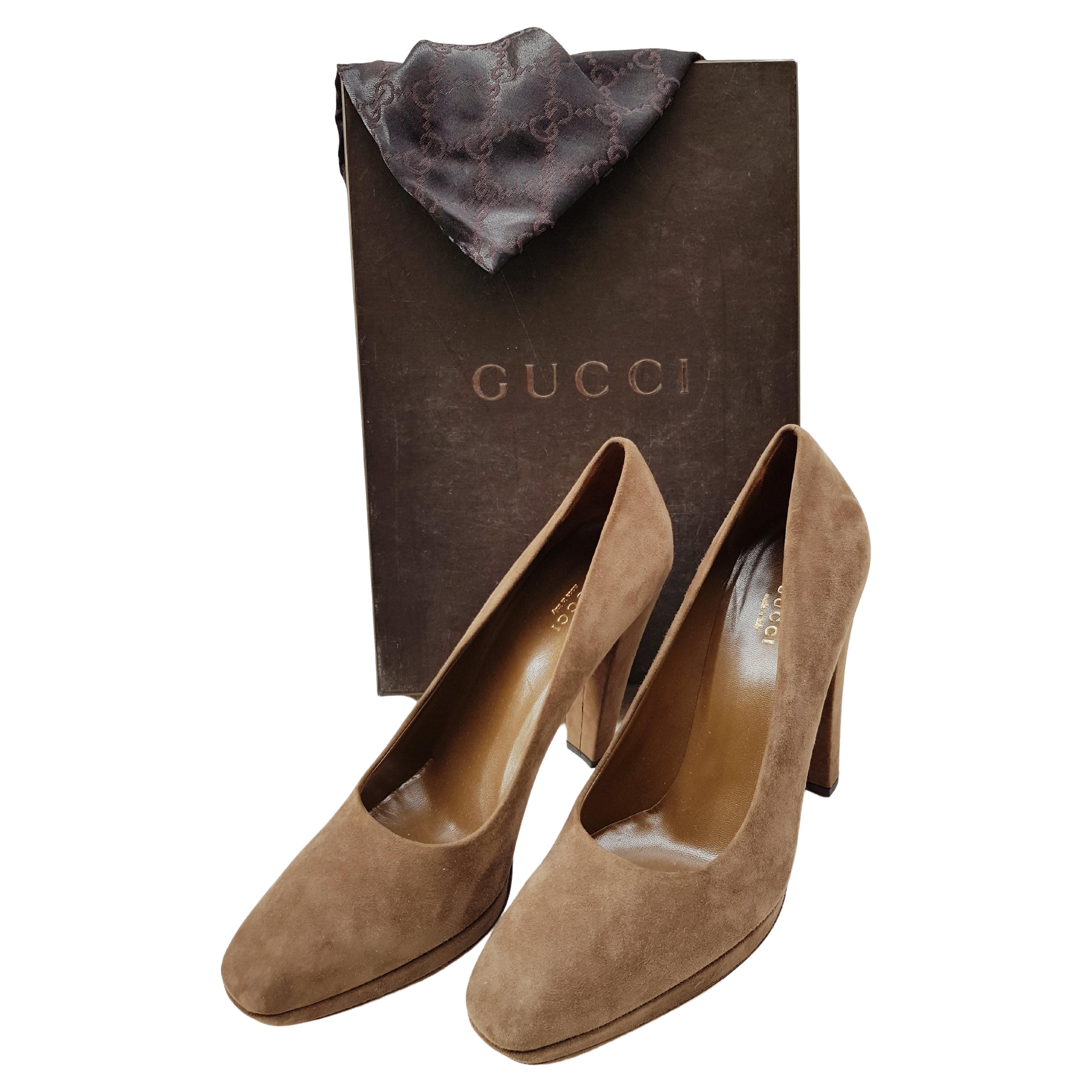 NEW GUCCI 1990 camel suede Platform Pumps For Sale