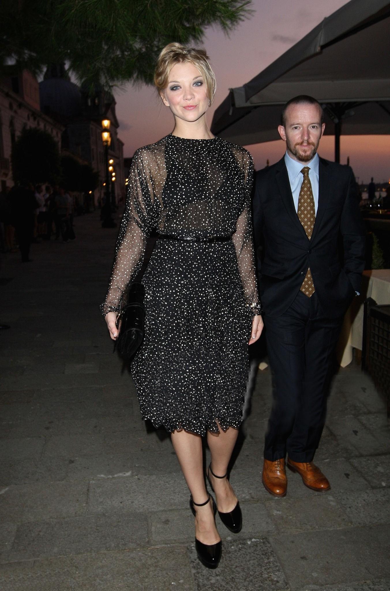 Gucci 90th Anniversary Ad Runway Vidéo Robe en soie F/W 2011 Taille 42 en vente 5