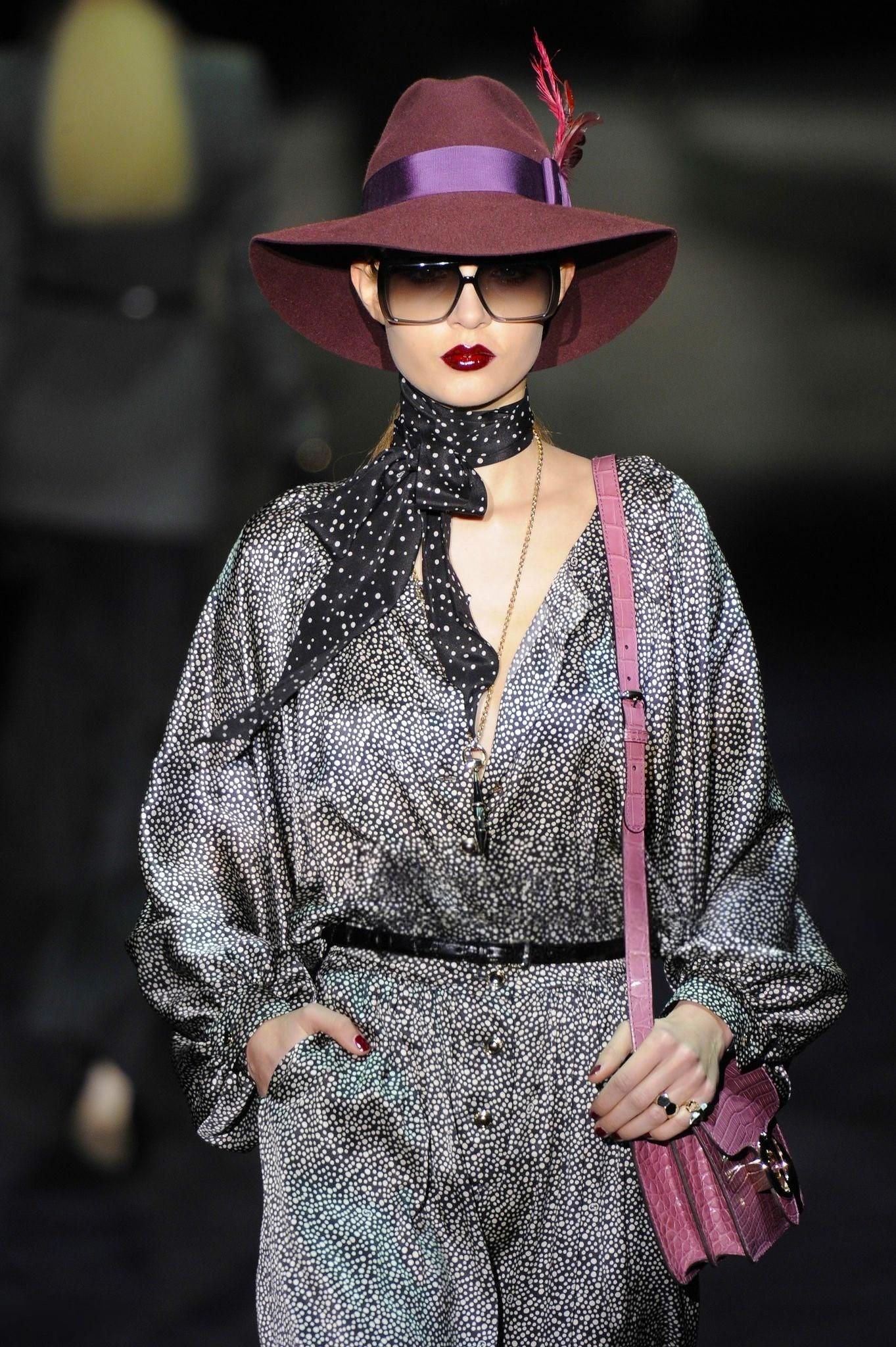 New Gucci 90th Anniversary Runway Silk JUMPSUIT 2011 Sz 38 with a 1970's Vibe For Sale 5