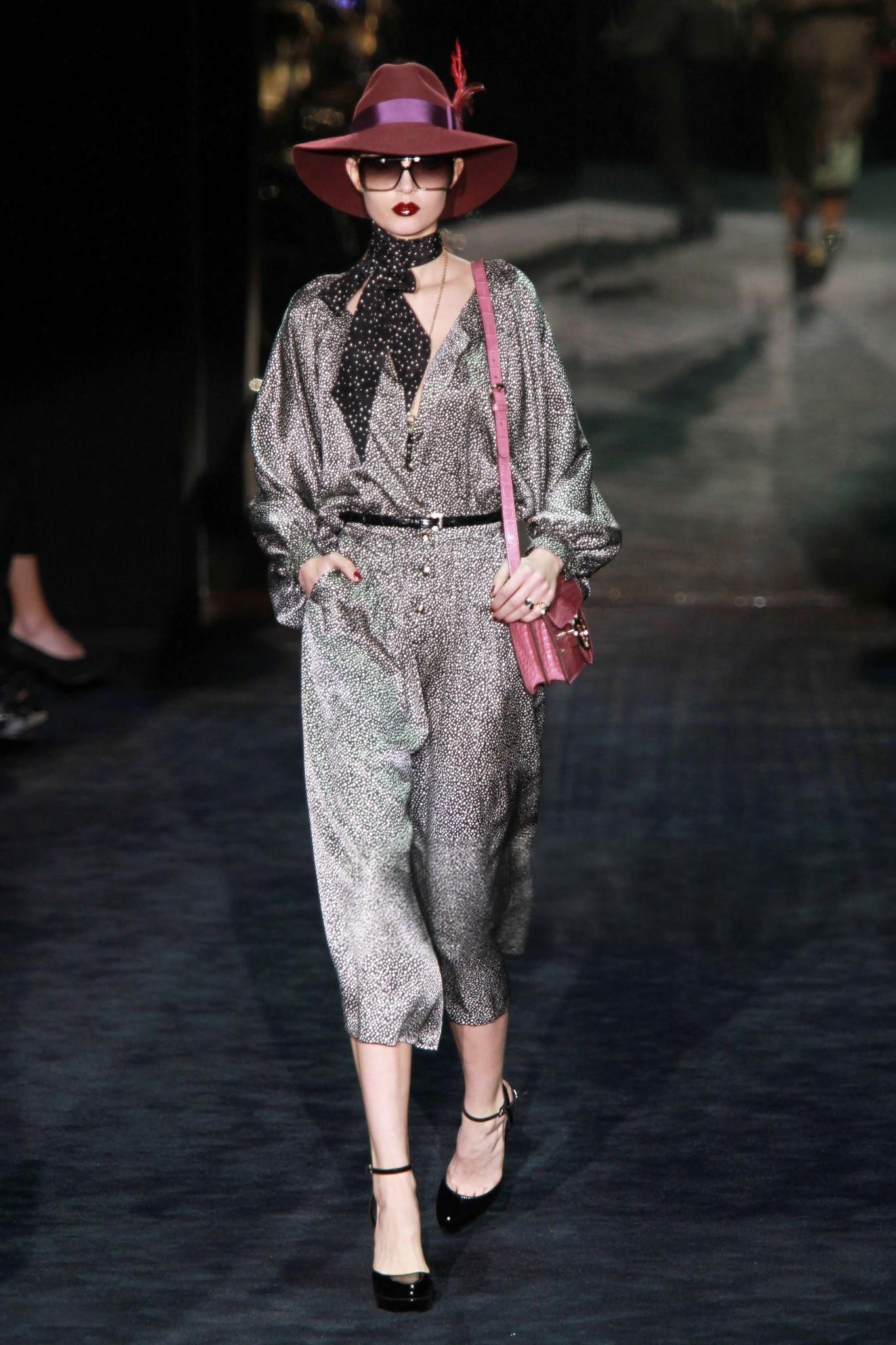 New Gucci 90th Anniversary Runway Silk JUMPSUIT 2011 Sz 38 with a 1970's Vibe For Sale 11