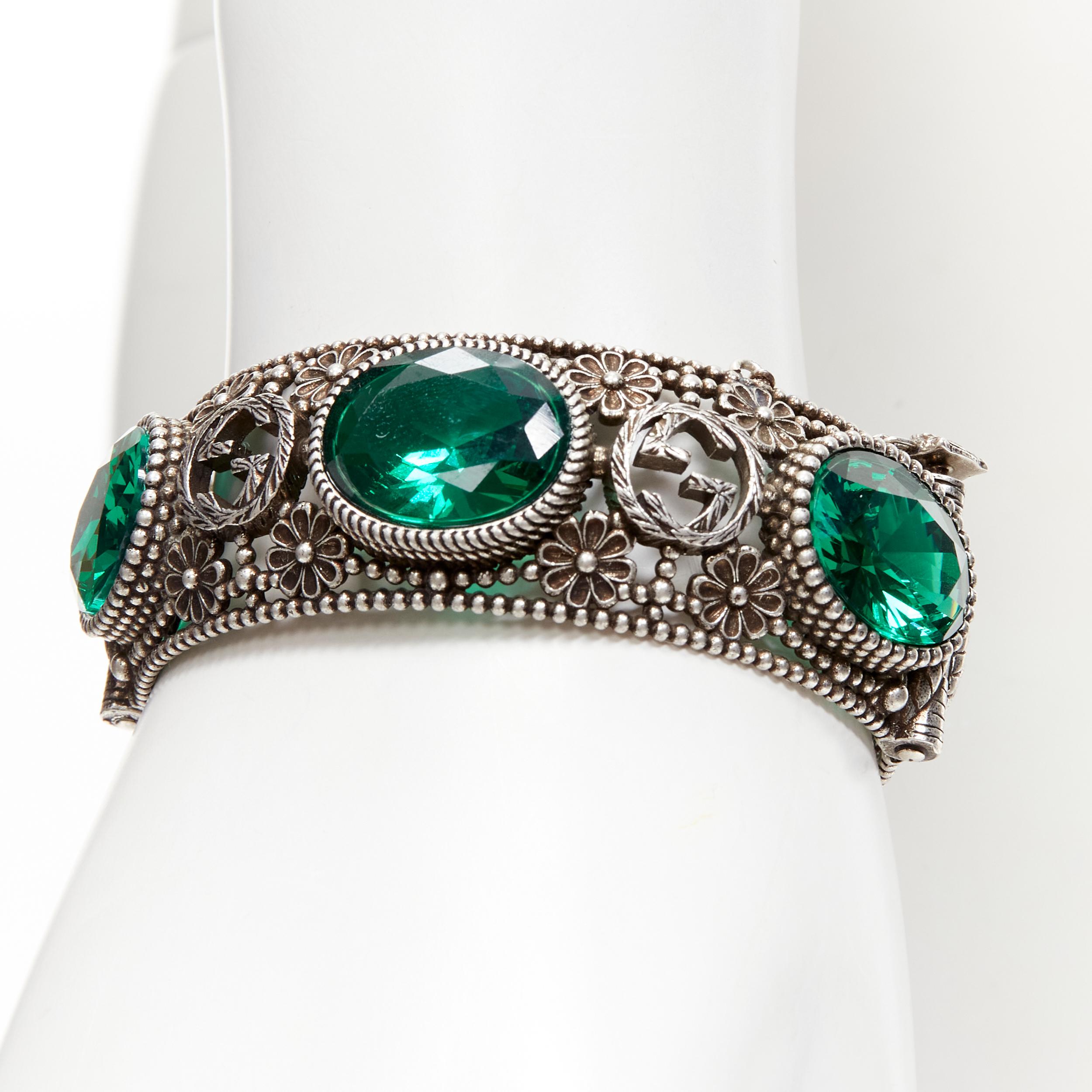 new GUCCI Alessandro Michele GG logo green crystal antique silver bangle
Reference: TGAS/C01652
Brand: Gucci
Designer: Alessandro Michele
Model: 53791j8845 8133
Material: Metal
Color: Green, Silver
Pattern: Crystals
Extra Details: GG logo