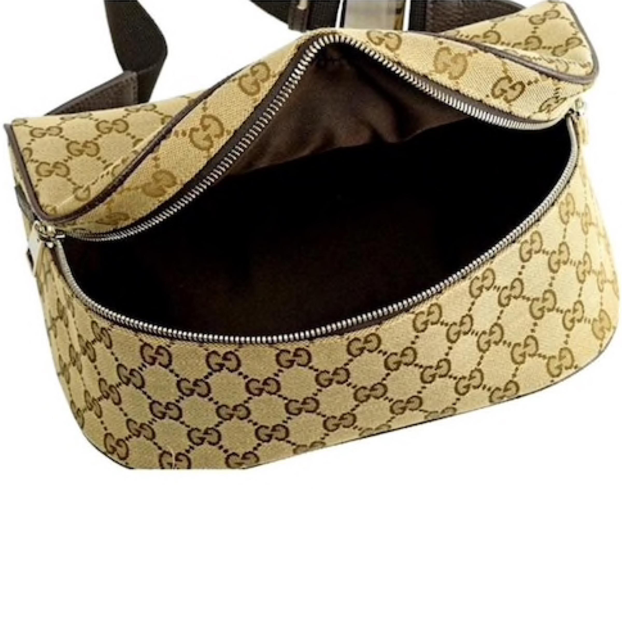 NEW Gucci Beige Canvas Monogram Shoulder Pochette Crossbody Bag For Sale 4