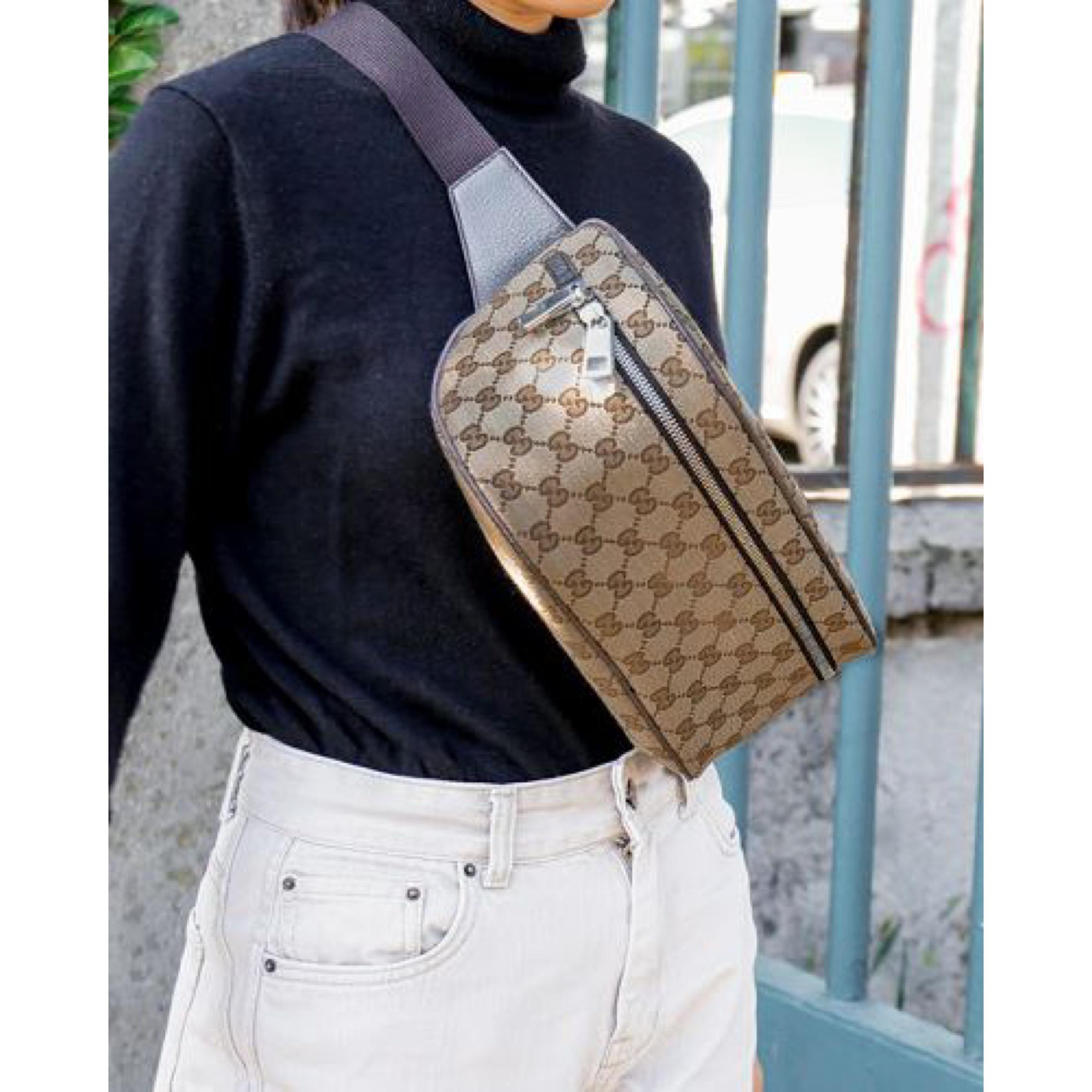 NEW Gucci Beige Canvas Monogram Shoulder Pochette Crossbody Bag For Sale 6