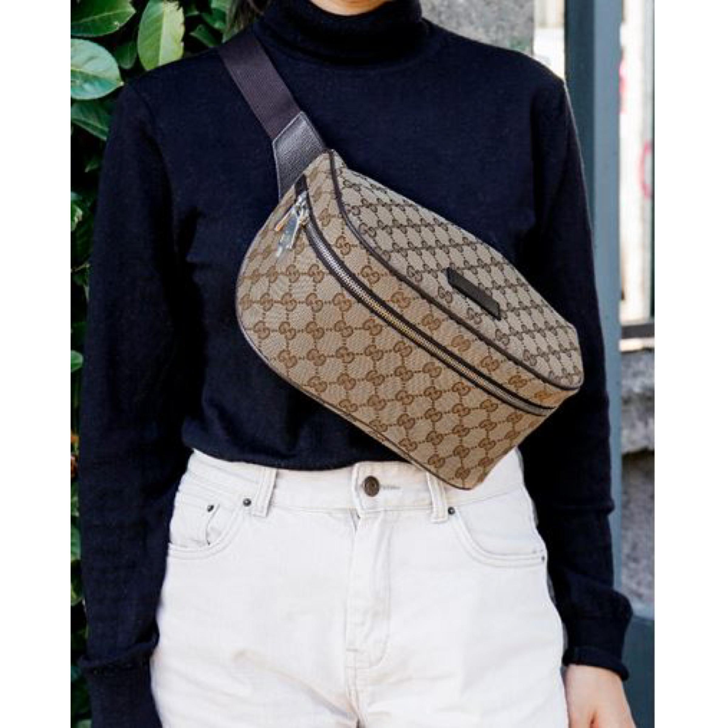 NEW Gucci Beige Canvas Monogram Shoulder Pochette Crossbody Bag For Sale 7