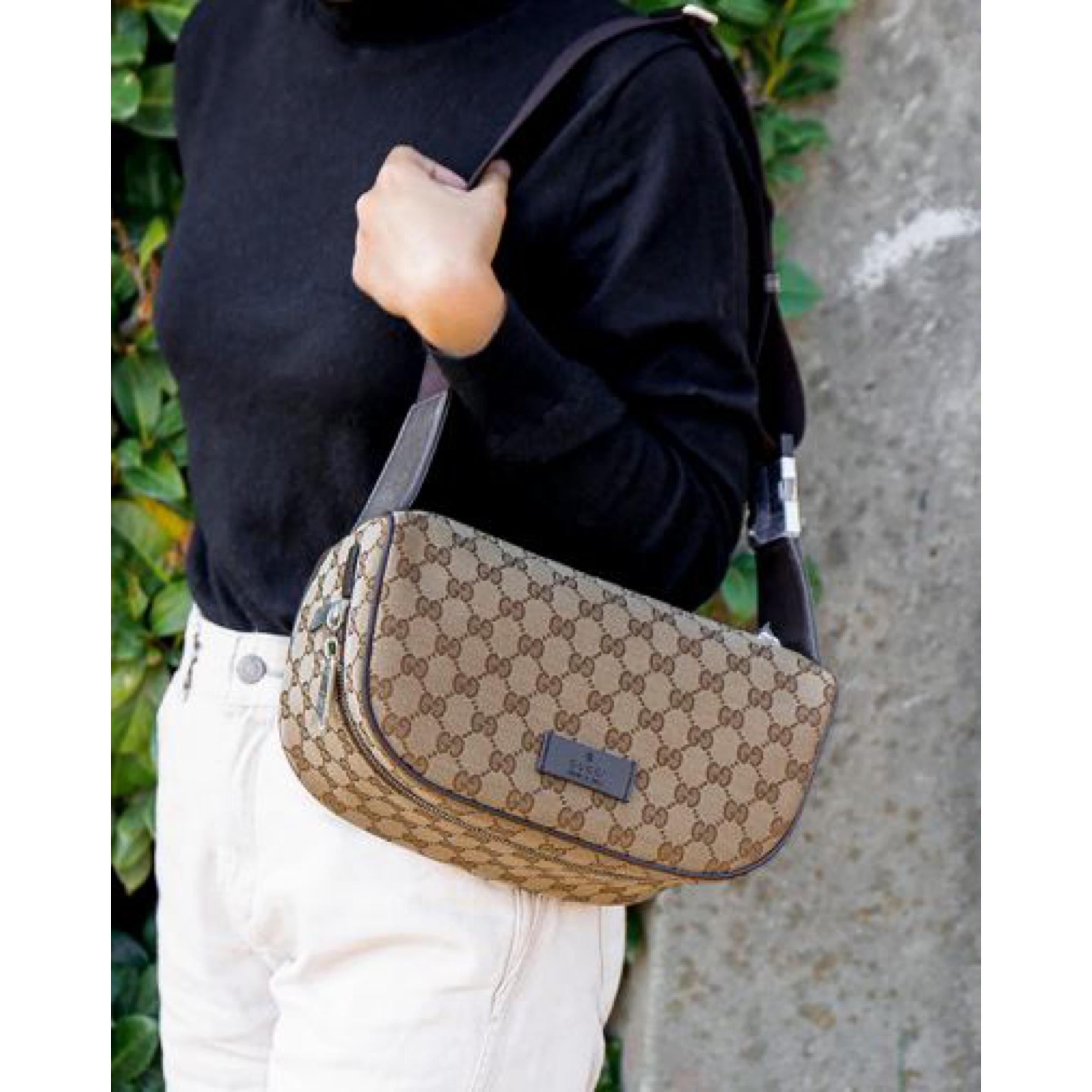 NEW Gucci Beige Canvas Monogram Shoulder Pochette Crossbody Bag For Sale 8