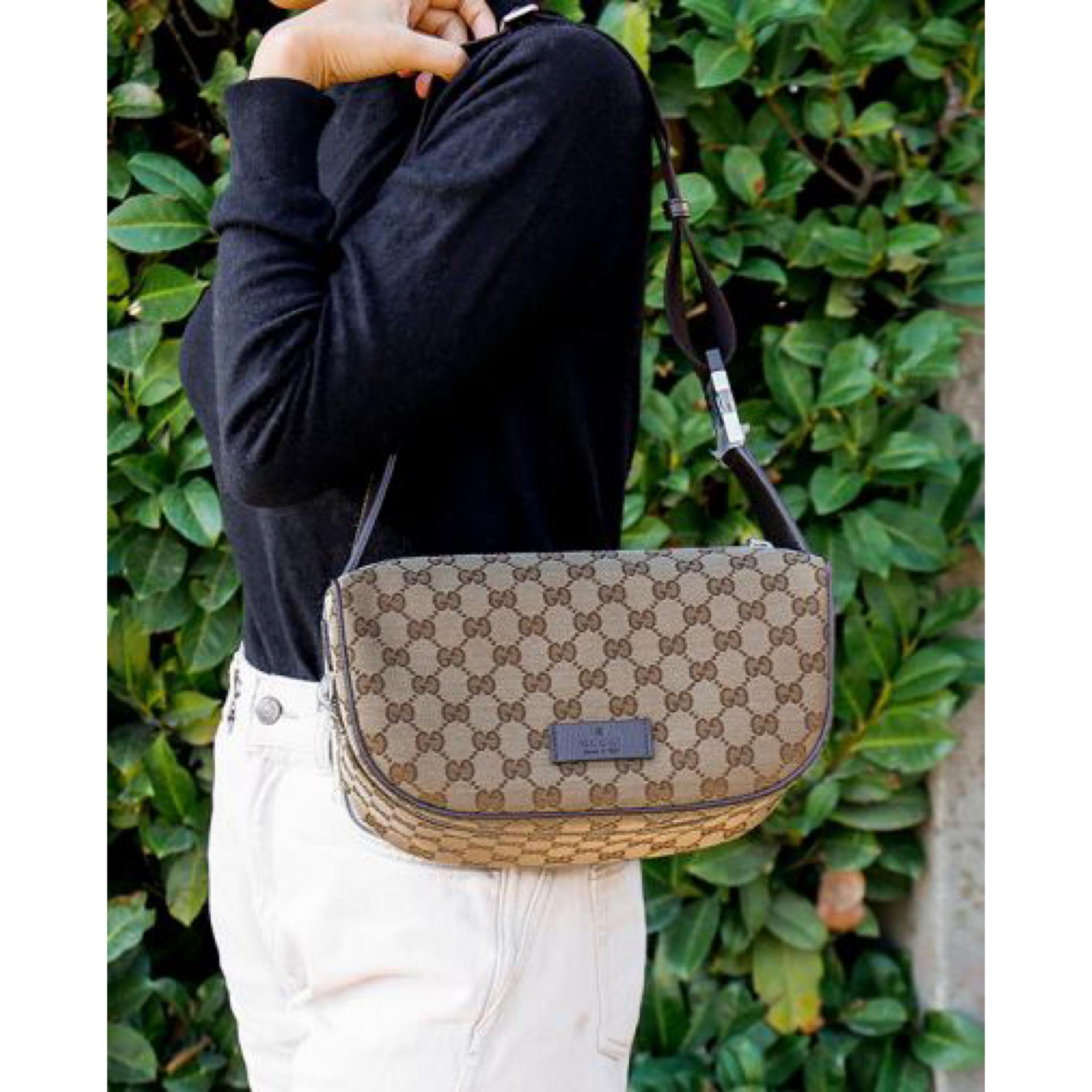 NEW Gucci Beige Canvas Monogram Shoulder Pochette Crossbody Bag For Sale 9