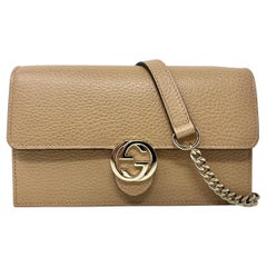 NEU Gucci Beige ineinandergreifende G Clutch Geldbörse an Kette Crossbody Umhängetasche