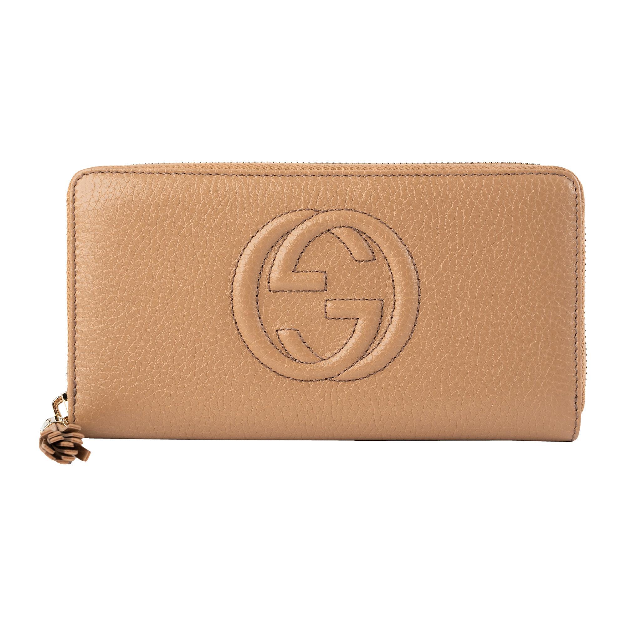 New Gucci Beige Soho Leather Zip Around Long Wallet Clutch Bag

Authenticity Guaranteed

DETAILS
Brand: Gucci
Condition: Brand new
Gender: Women
Category: Clutch
Color: Beige
Material: Leather
Gucci soho logo
Gold-tone hardware
Zip around closure
3