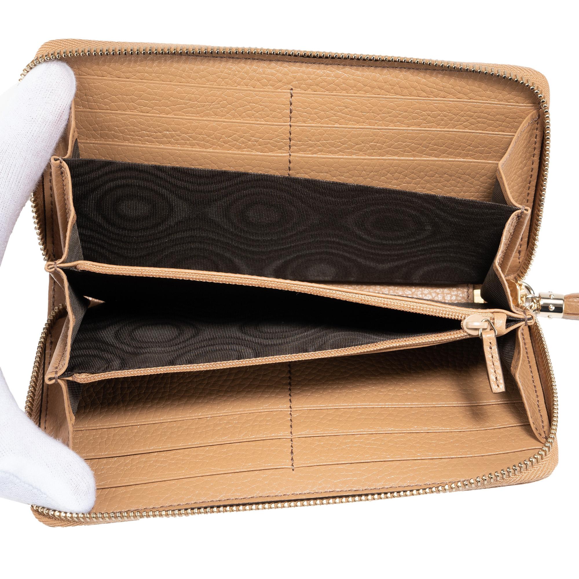 Women's NEW Gucci Beige Soho Leather Zip Around Long Wallet Clutch Bag For Sale