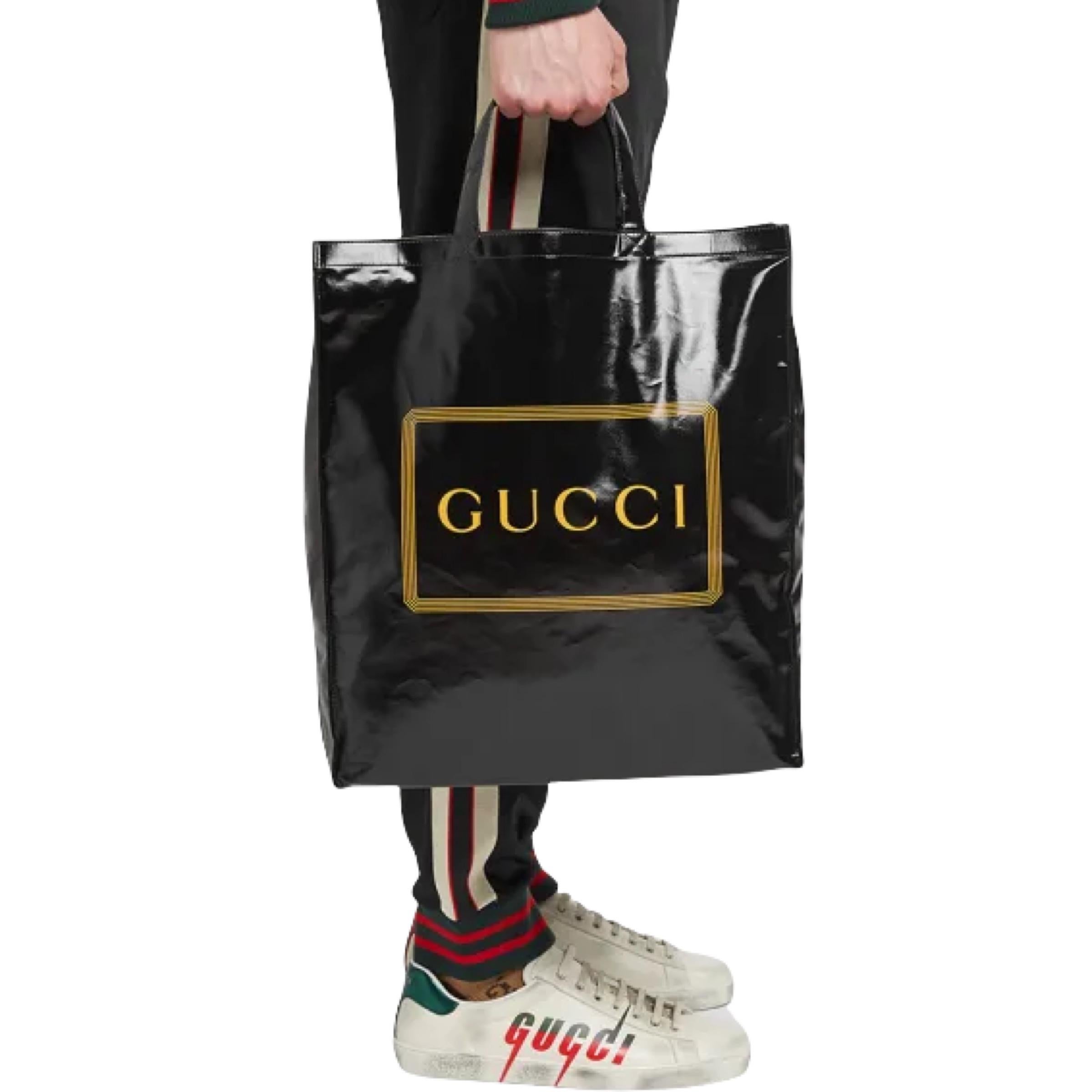 NEU Gucci Tote Bag aus beschichtetem Stoff mit schwarz-goldenem Logodruck im Angebot 9