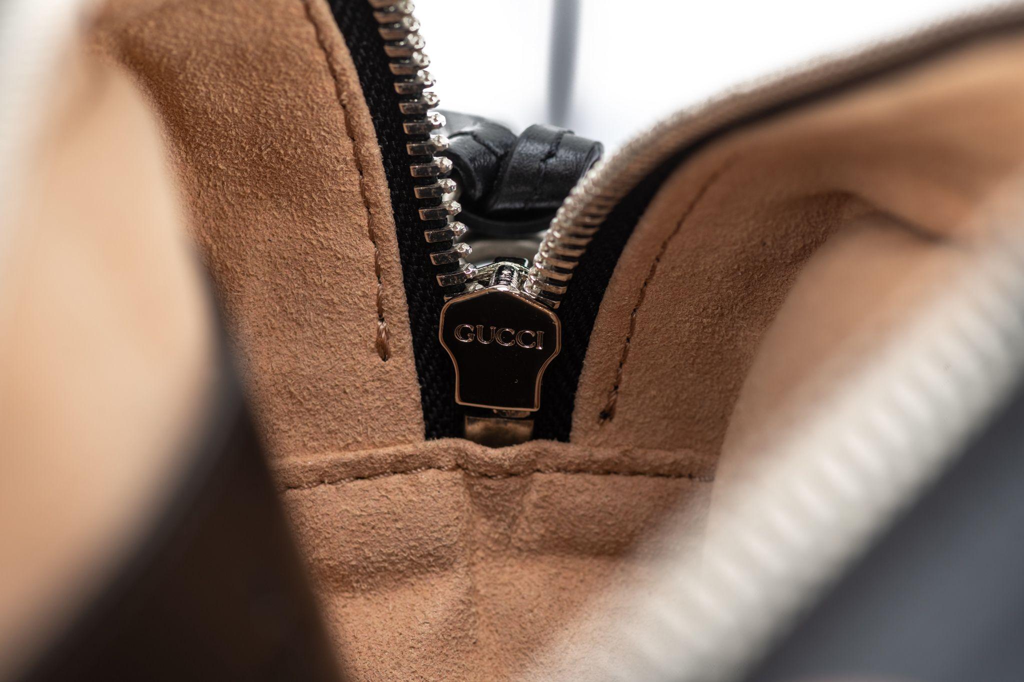 Nuevo Bolso Cruzado Gucci Marmont Negro en Nuevo estado para la venta en West Hollywood, CA