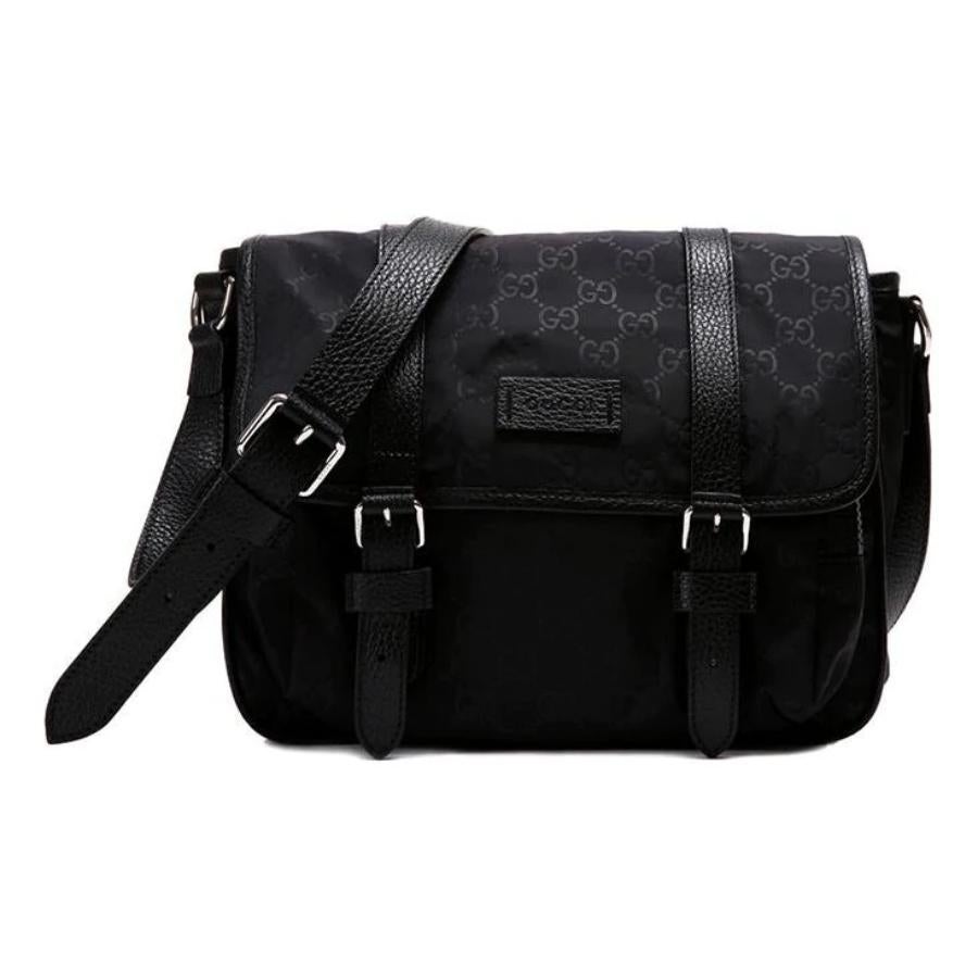 New Gucci Black Monogram GG Guccissima Logo Nylon Messenger Bag

Authenticity Guaranteed

DETAILS
Brand: Gucci
Condition: Brand new
Gender: Unisex
Category: Messenger bag
Color: Black
Material: Nylon
Monogram GG Guccissima pattern 
Silver-tone