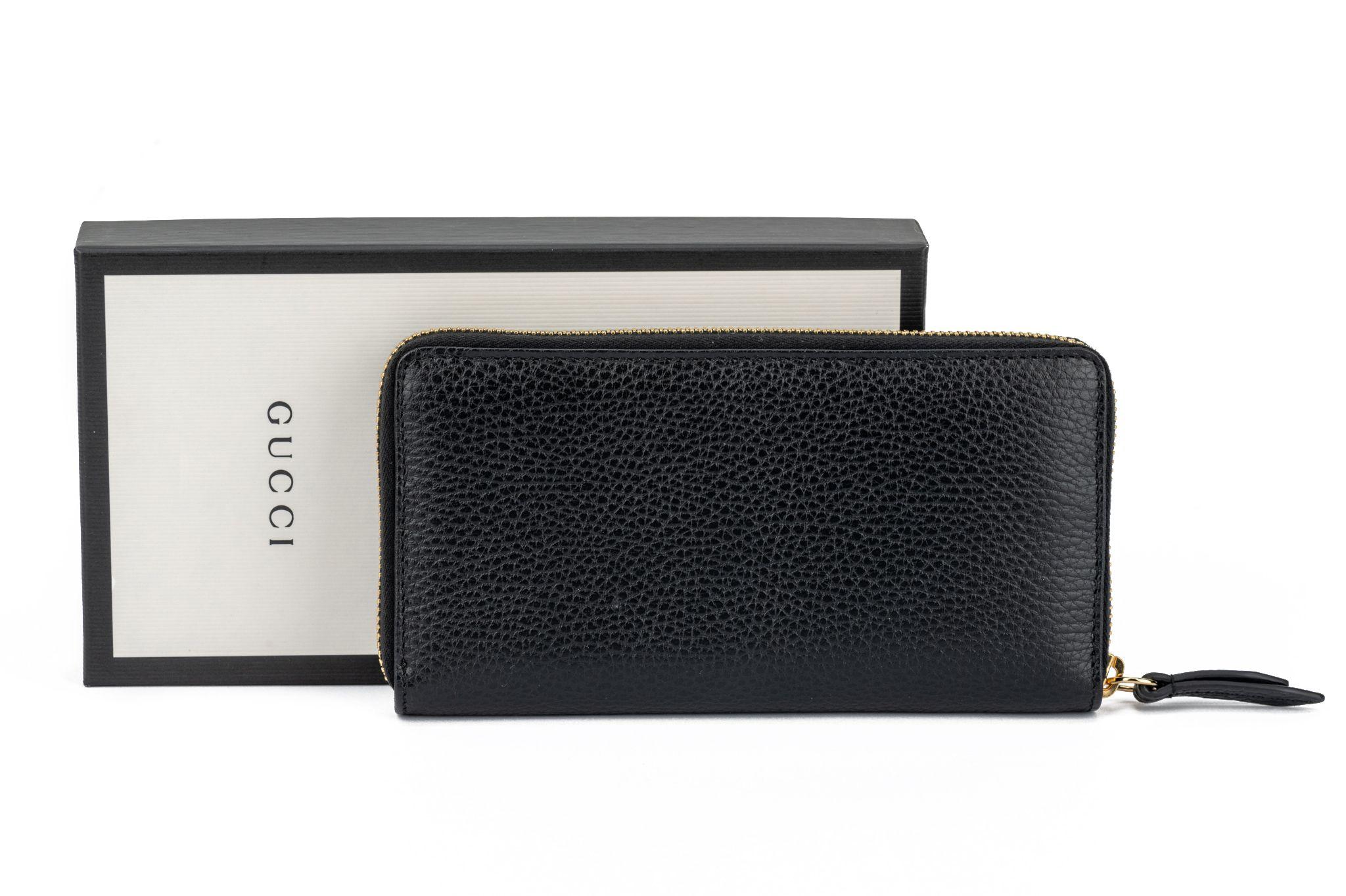 New Gucci Black Zip Around Cat Wallet (Portefeuille à fermeture éclair en forme de chat) en vente 1