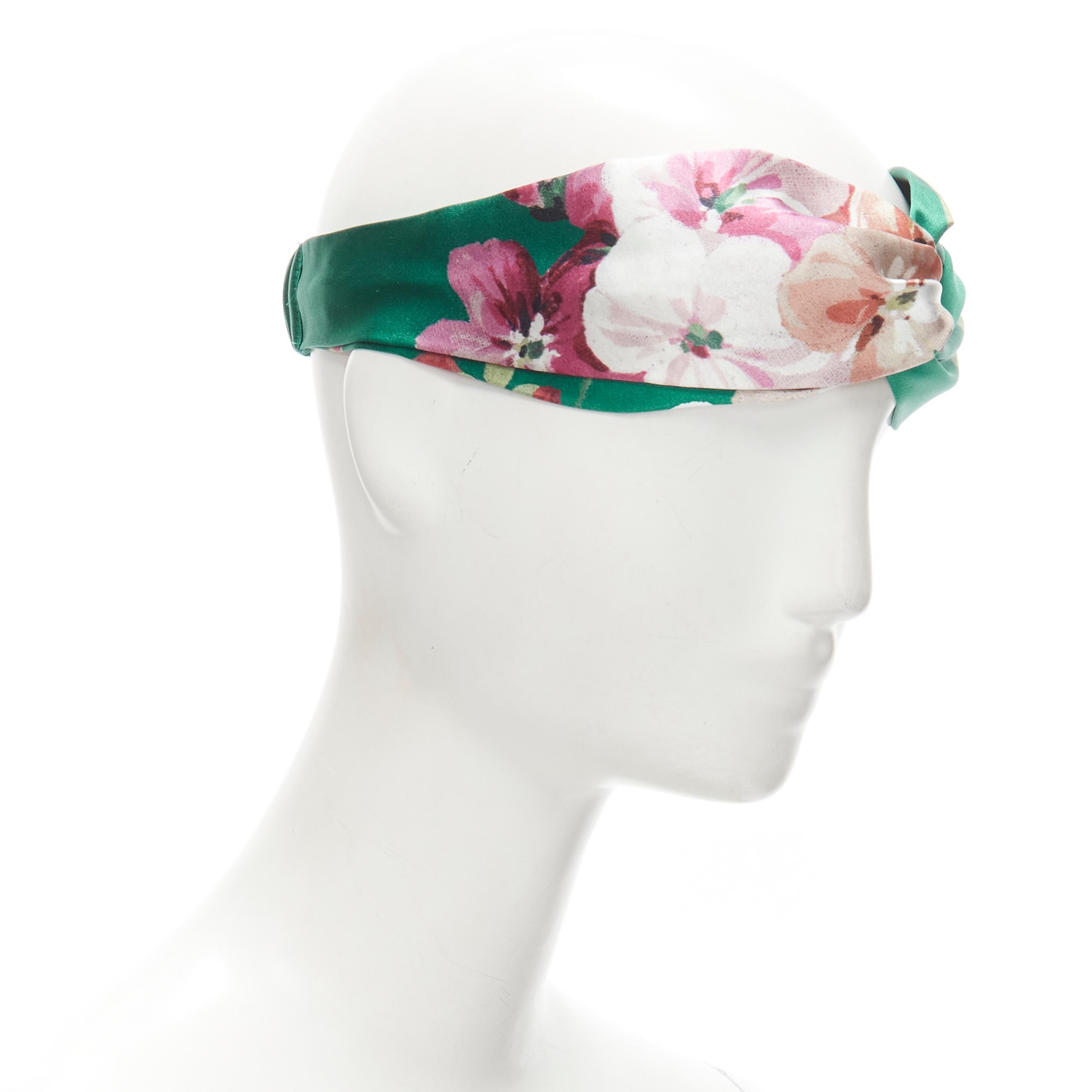 new GUCCI Blooms 100% silk green pink blossom print silk knit turban head scarf 
Reference: LNKO/A01997 
Brand: Gucci 
Designer: Alessandro Michele 
Collection: Blooms 
Material: Silk 
Color: Green 
Pattern: Floral 
Extra Detail: Elasticated back.