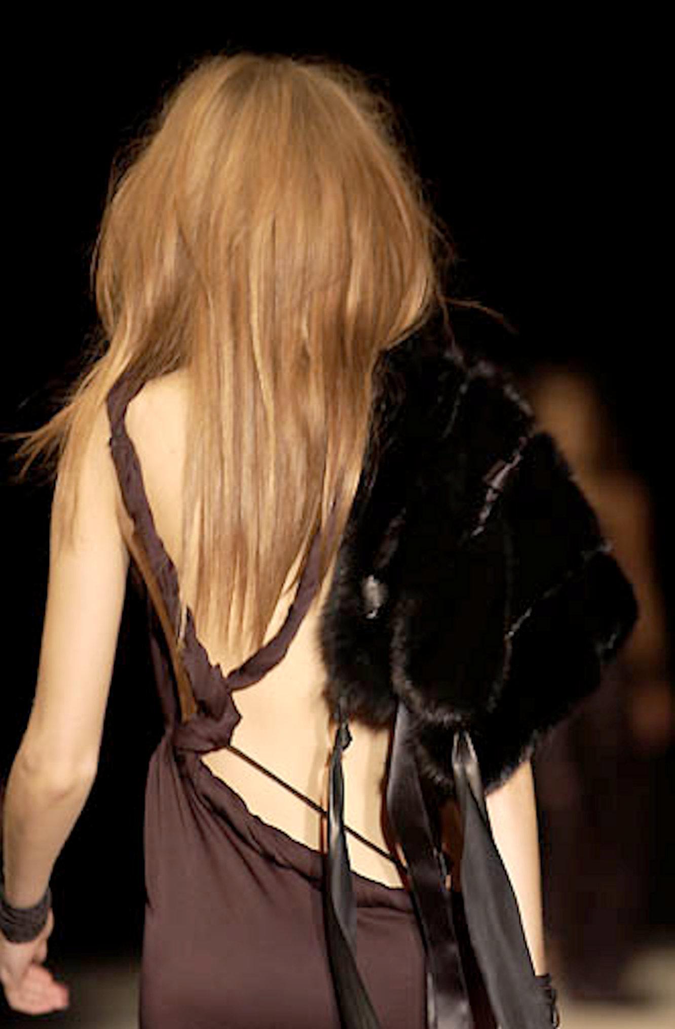 NEU Gucci by Tom Ford 2002 Abendkleid aus Seidenleder mit Paneelschleppe 40 im Angebot 4