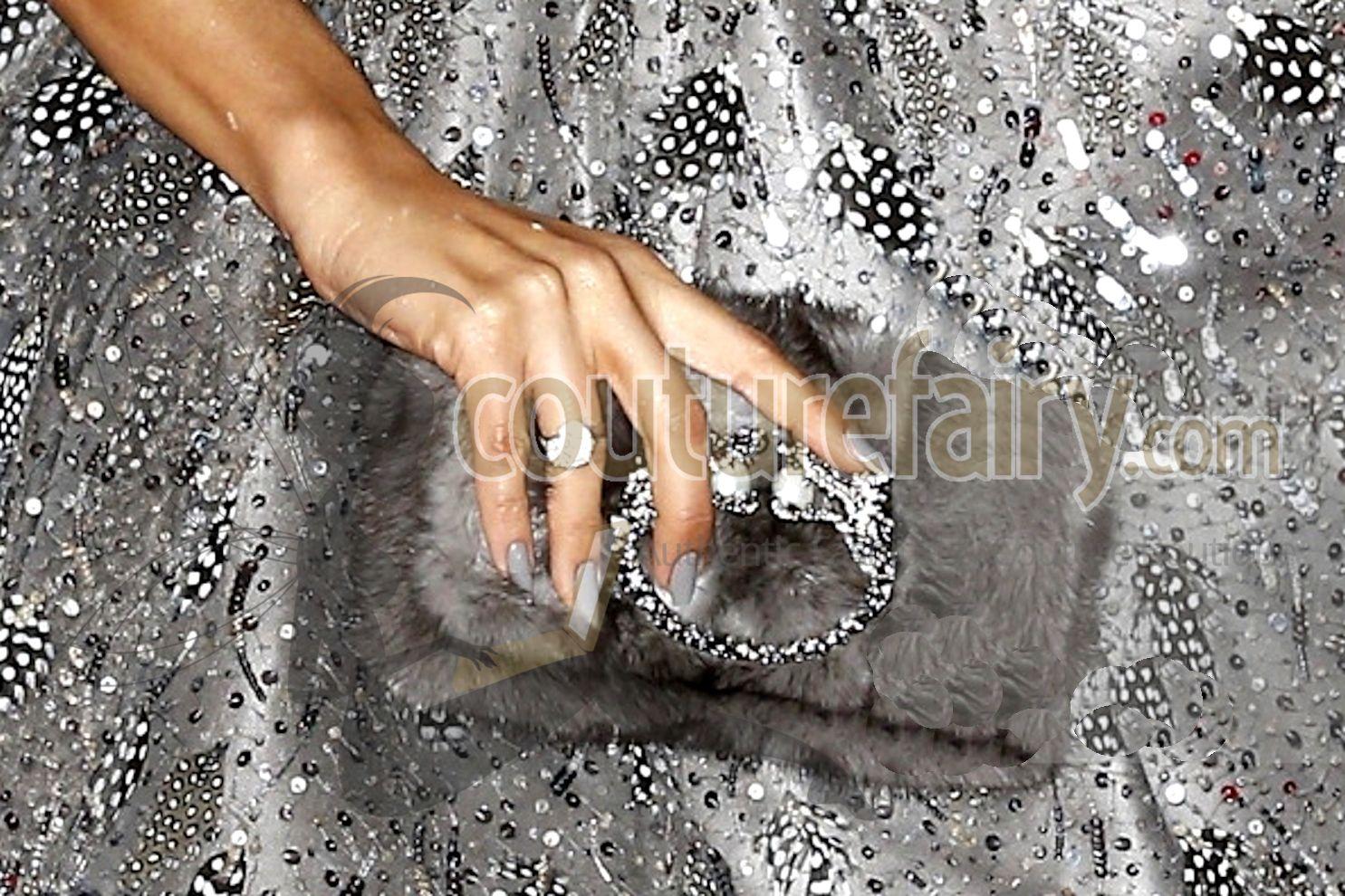 NUOVO Gucci by Tom Ford 2004 Dragon Pearl Jeweled Mink Fur Purse Evening Bag in vendita 5