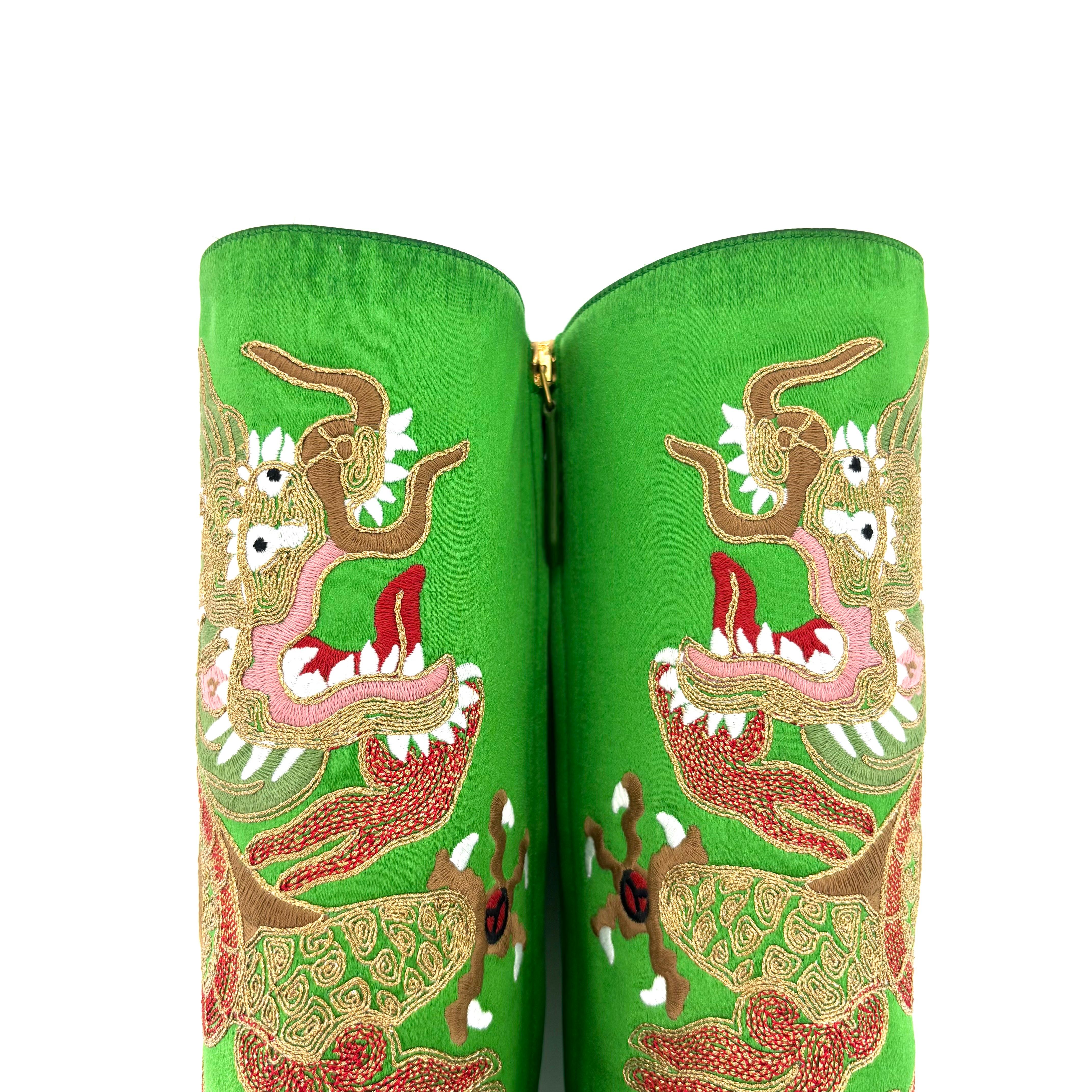 NUEVO Gucci Dragón de caramelo con lazo bordado Botas altas a la rodilla con adornos de cristal 37.5 en venta 5