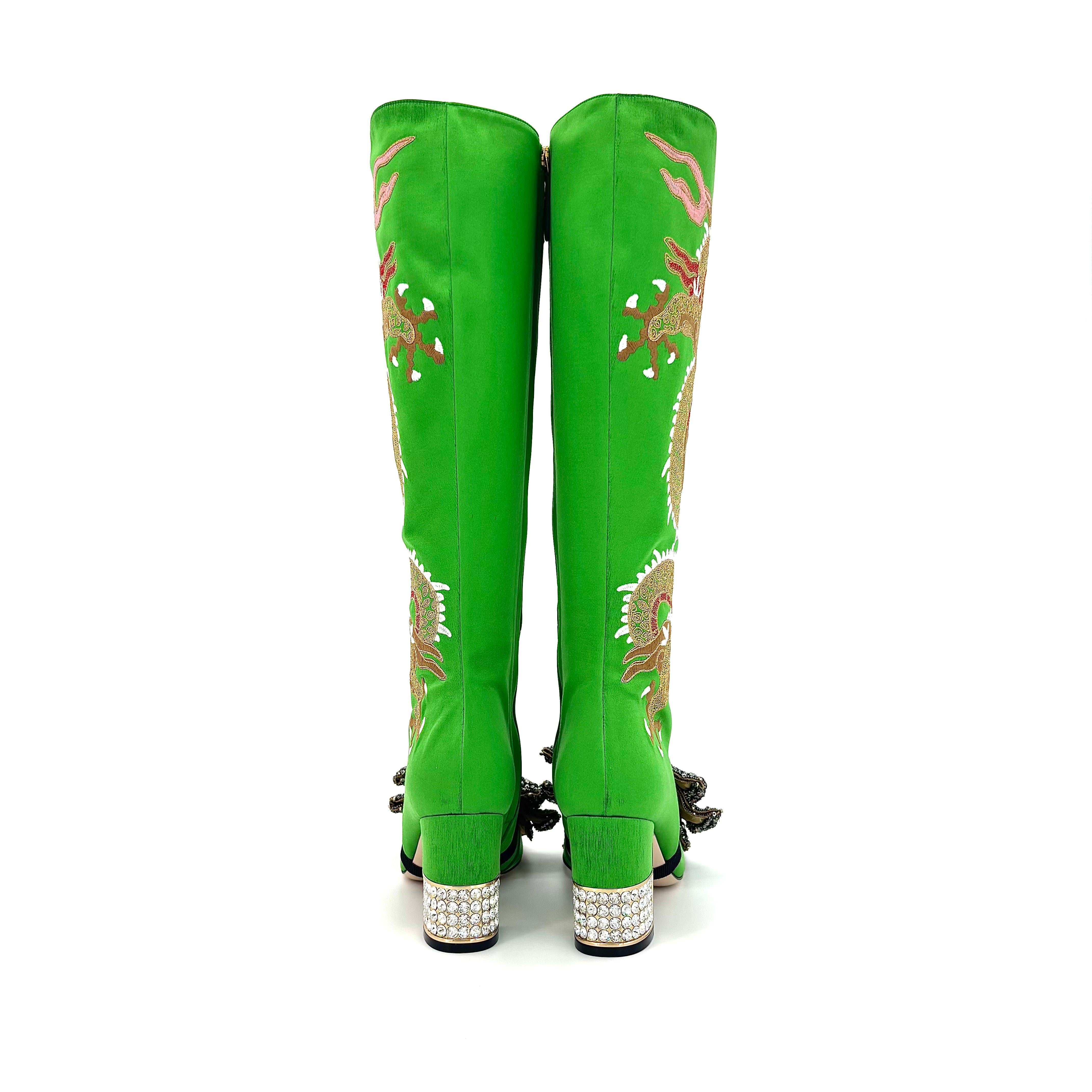 NUEVO Gucci Dragón de caramelo con lazo bordado Botas altas a la rodilla con adornos de cristal 37.5 en venta 1