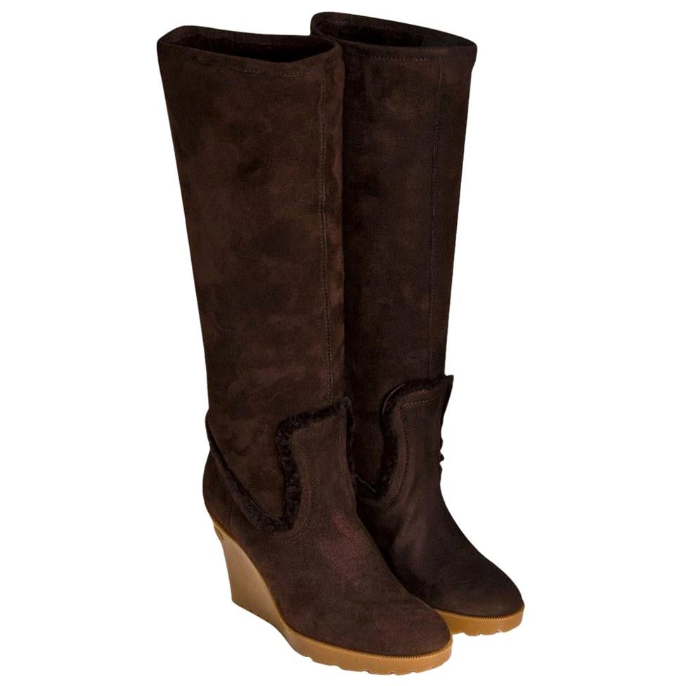 Gucci Shearling Boots
Brand New
* Chocolate Color Shearling
* Warm Shearling Interior
* Soft Suede Merino Lambskin Shearling
* GG Logo on Side Heel
* 3/4